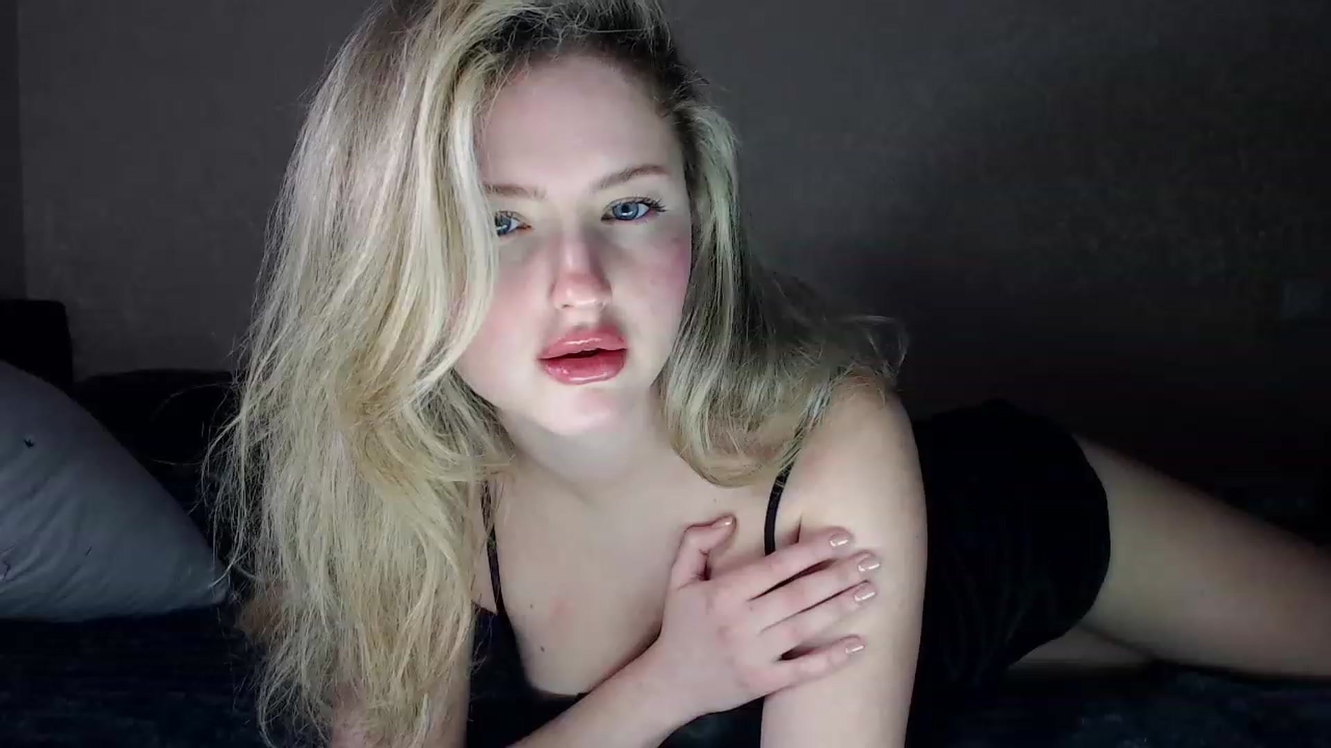 Gallery image thumbnail from Lilcutee's myfreecams stream on, 01/30/2024, 17:47 image 9 of 20