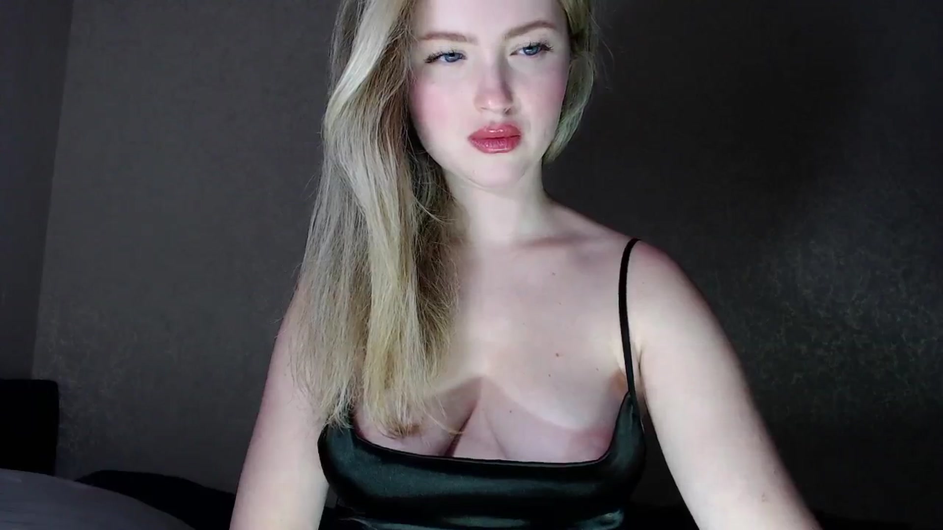 Gallery image thumbnail from Lilcutee's myfreecams stream on, 02/07/2024, 17:07 image 5 of 20