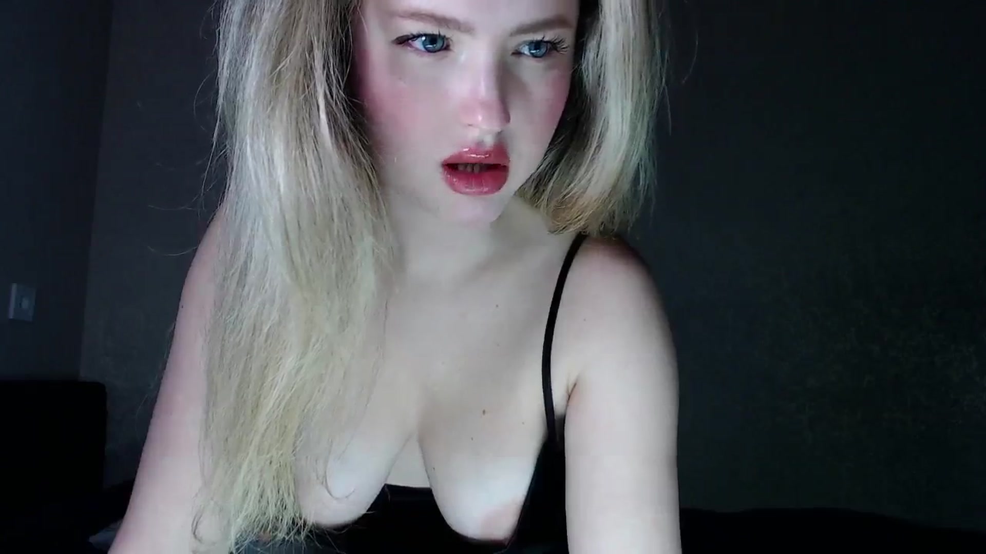 Gallery image thumbnail from Lilcutee's myfreecams stream on, 02/07/2024, 17:07 image 13 of 20