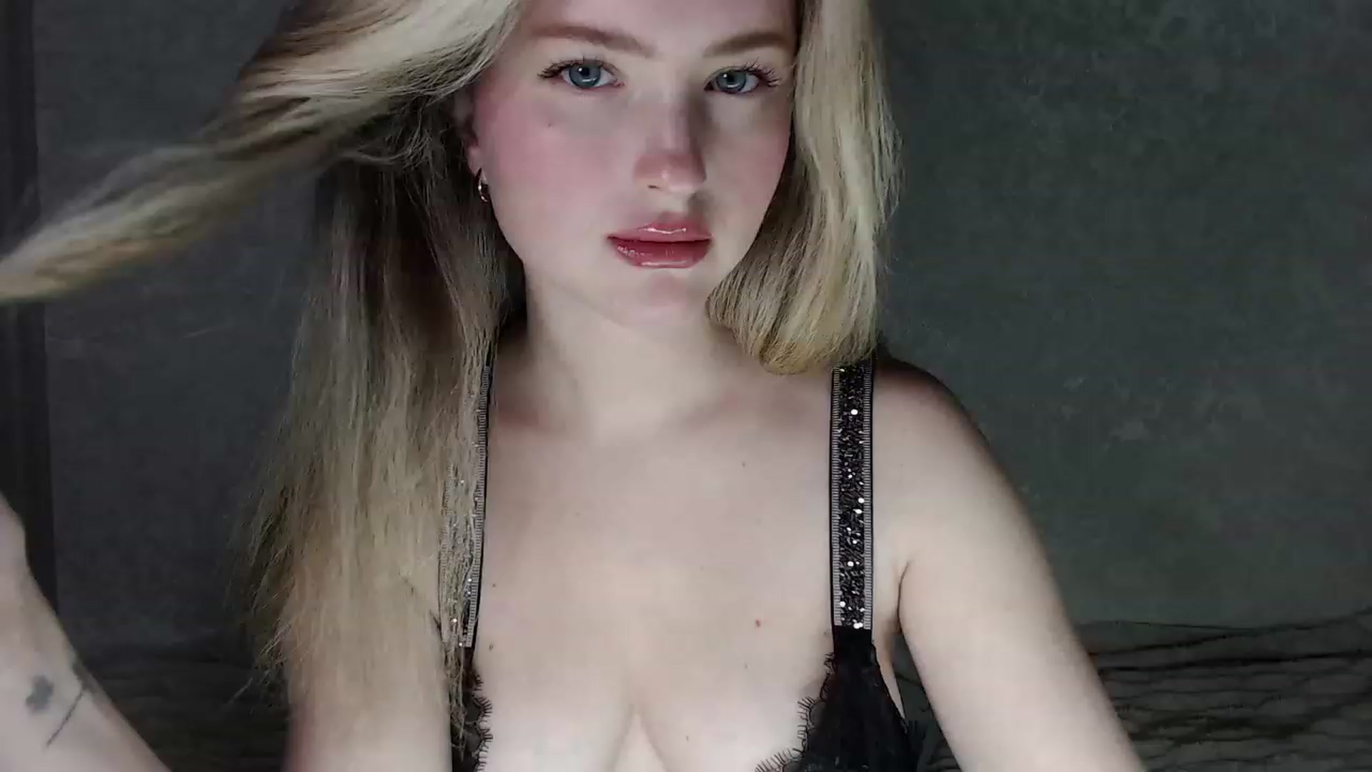 Gallery image thumbnail from Lilcutee's myfreecams stream on, 02/25/2024, 16:53 image 9 of 20