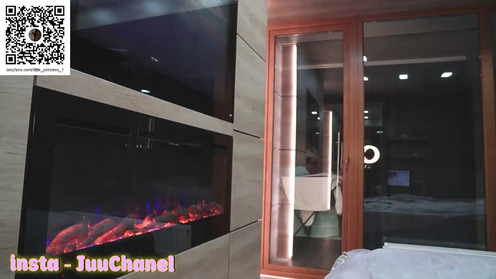Gallery image thumbnail from Lildevone's myfreecams stream on, 12/10/2022, 20:31 image 19 of 20