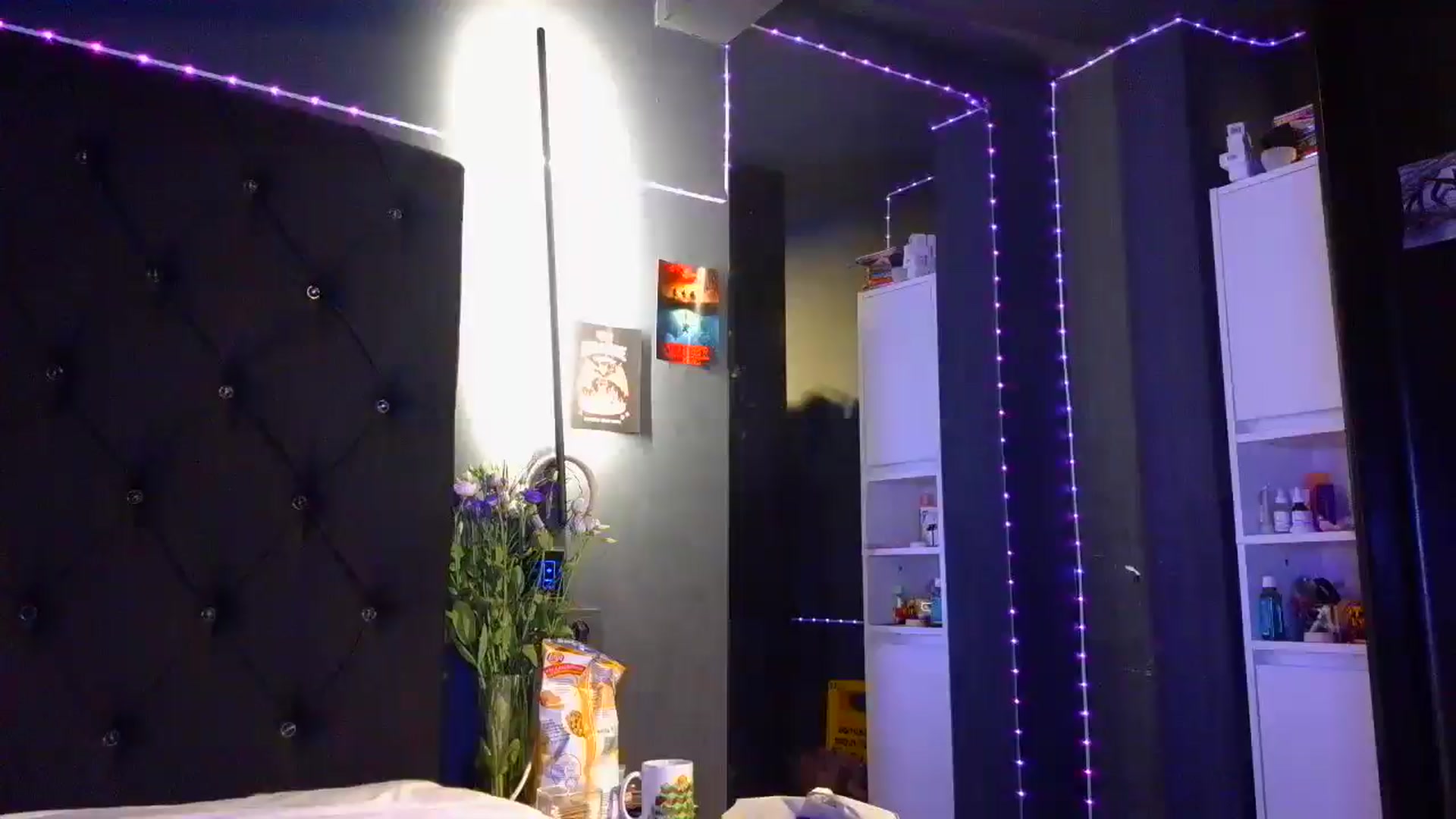 Gallery image thumbnail from LiliJane's myfreecams stream on, 12/11/2025, 08:13 image 15 of 20