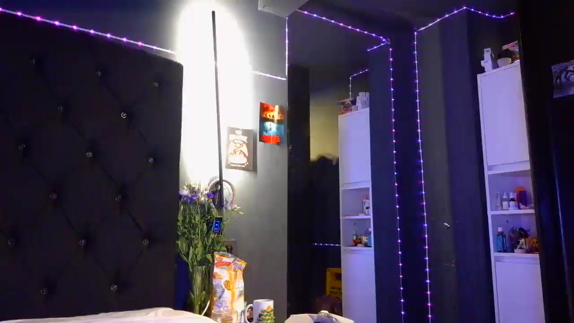 Gallery image thumbnail from LiliJane's myfreecams stream on, 12/11/2025, 08:13 image 14 of 20