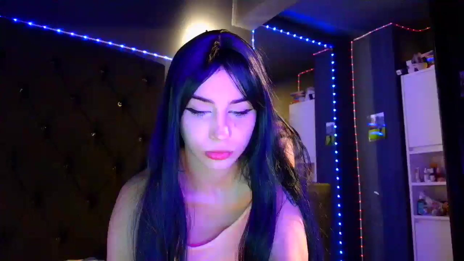 Gallery image thumbnail from LiliJane's myfreecams stream on, 12/14/2025, 14:45 image 13 of 20