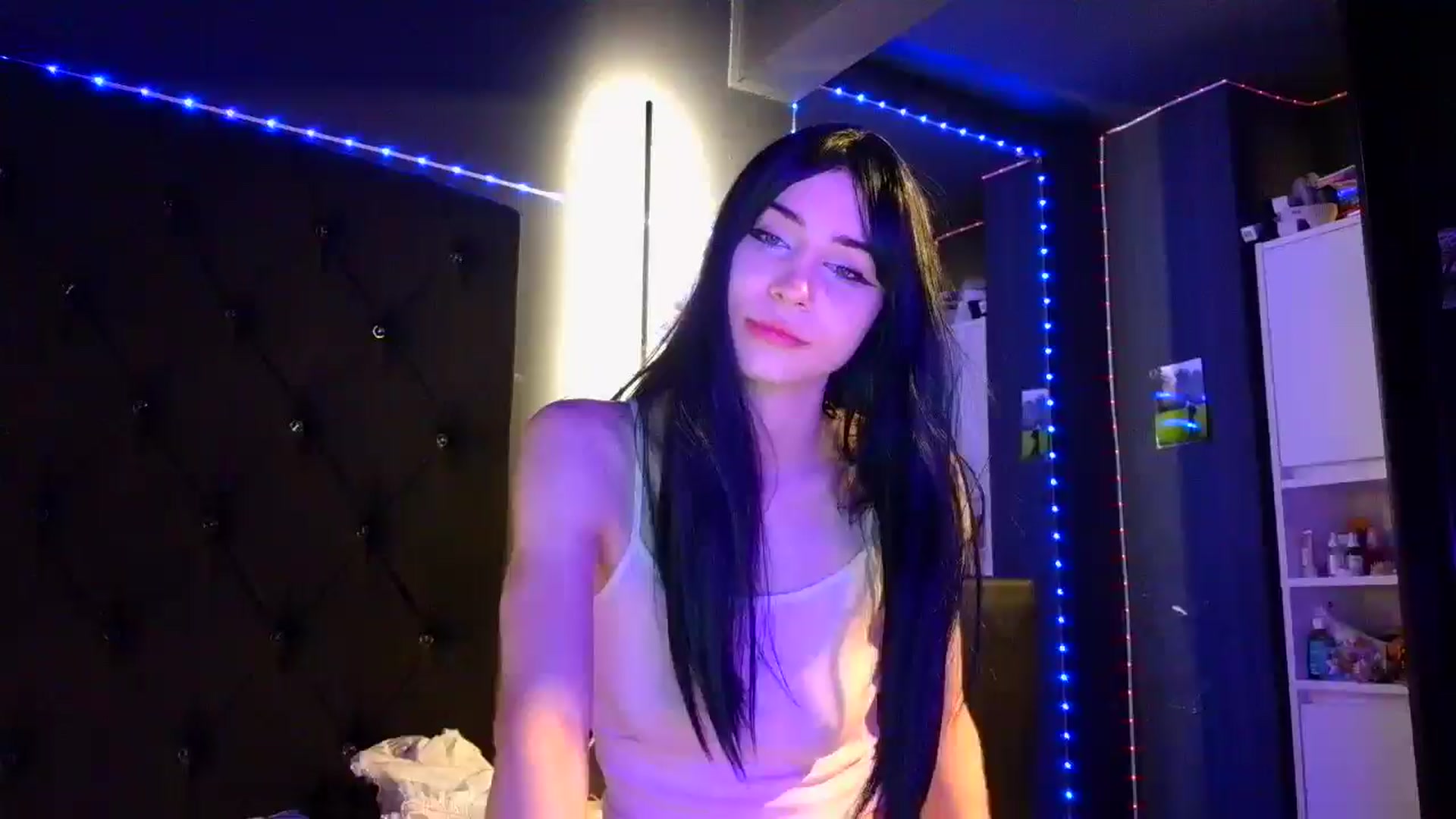 Gallery image thumbnail from LiliJane's myfreecams stream on, 12/14/2025, 14:45 image 17 of 20