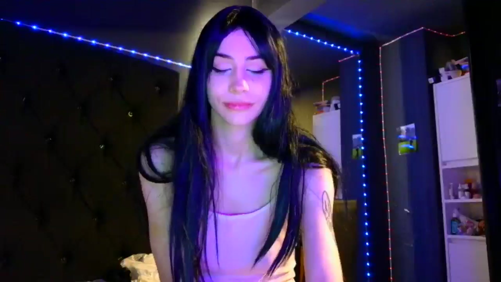 Gallery image thumbnail from LiliJane's myfreecams stream on, 12/14/2025, 15:09 image 12 of 20