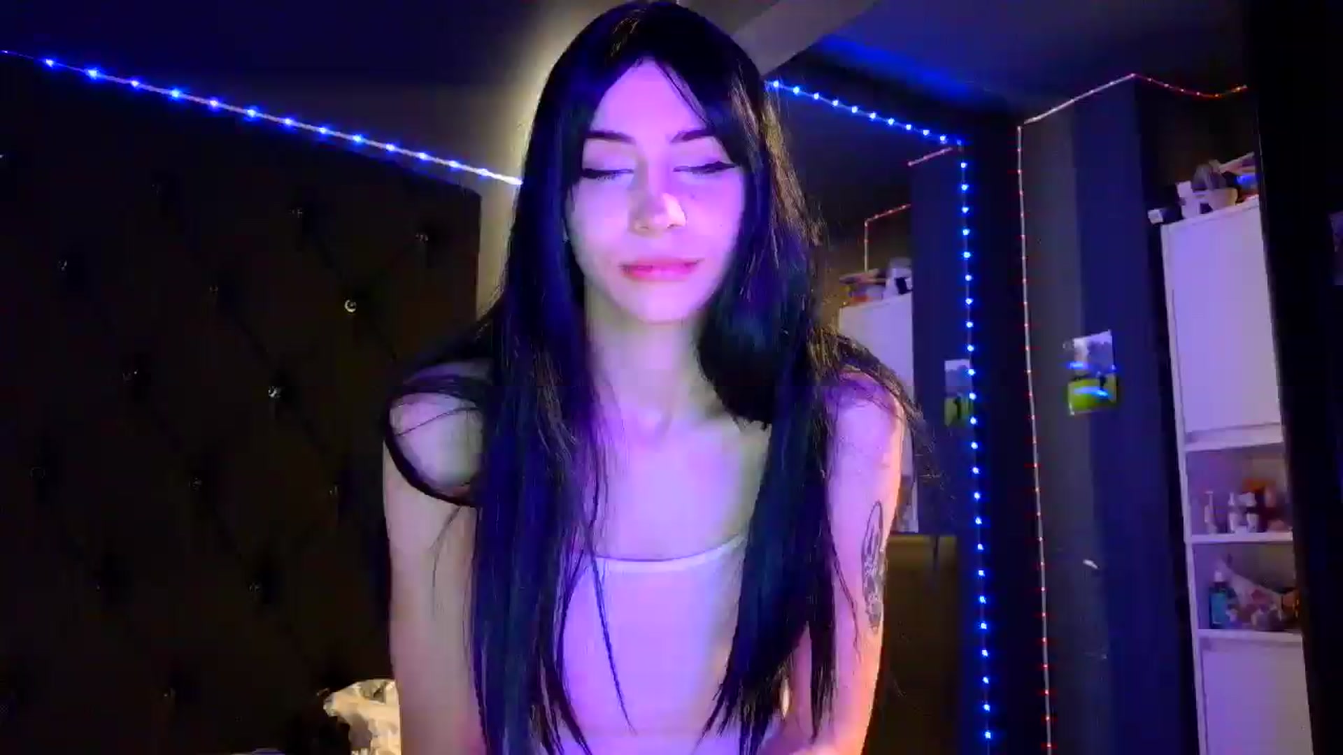 Gallery image thumbnail from LiliJane's myfreecams stream on, 12/14/2025, 15:09 image 14 of 20
