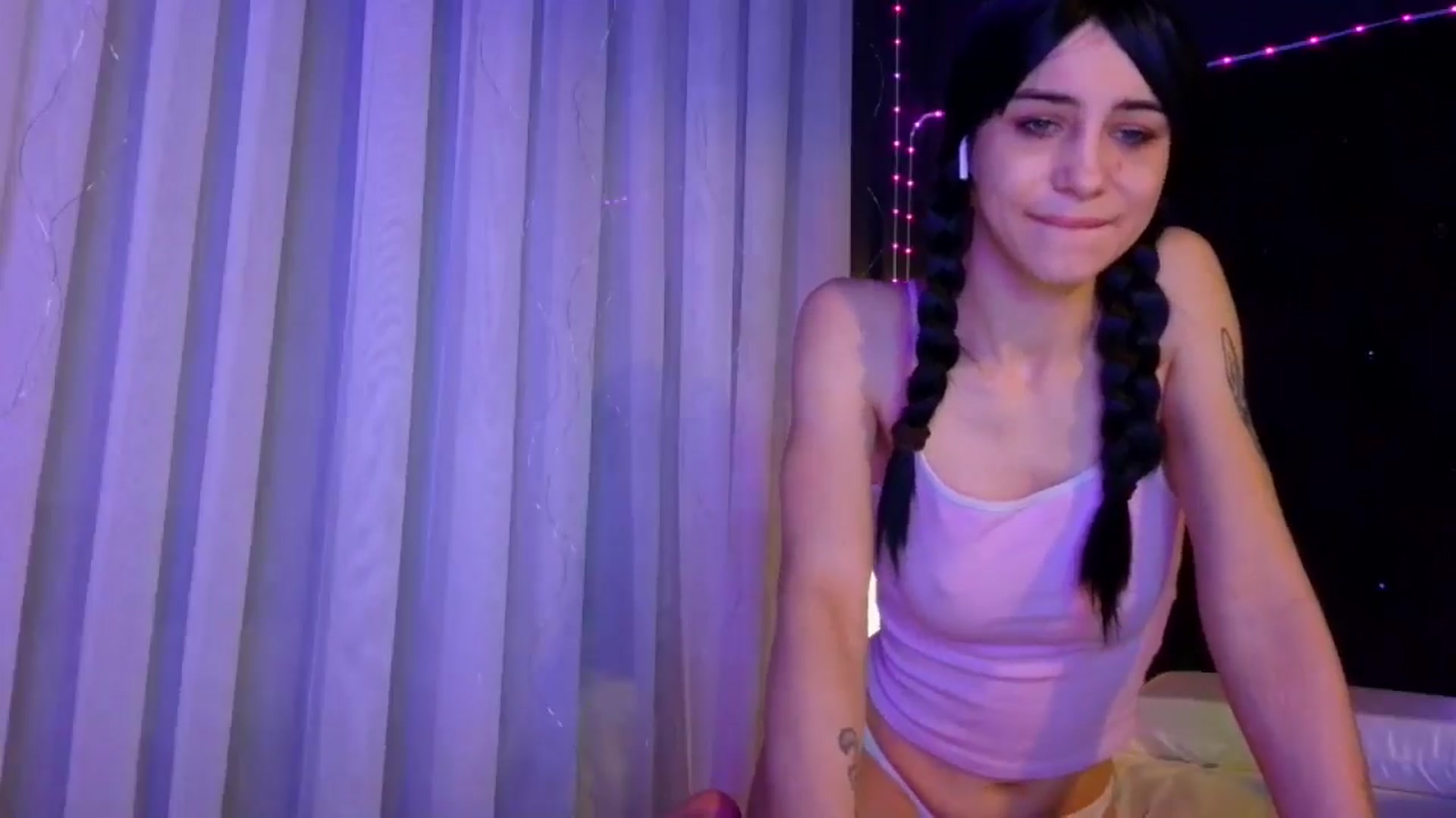 Gallery image thumbnail from LiliJane's myfreecams stream on, 12/15/2025, 13:53 image 5 of 20