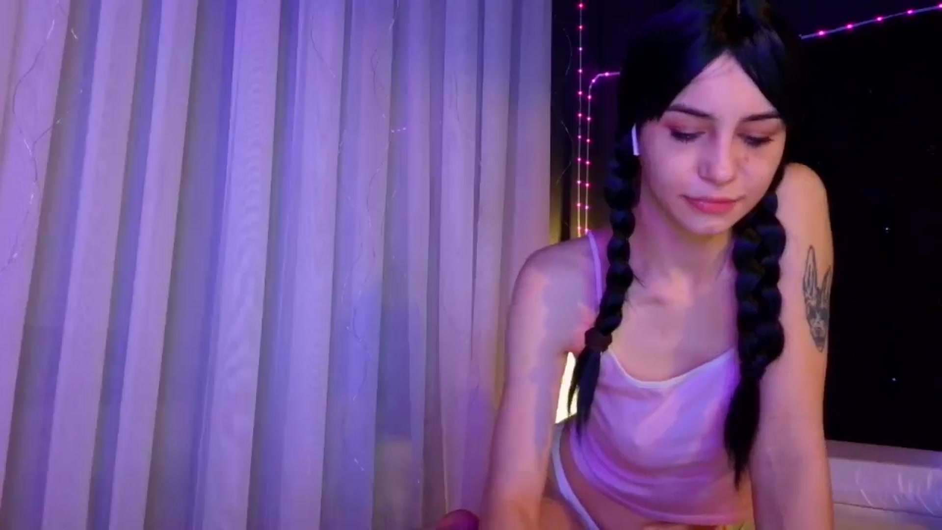 Gallery image thumbnail from LiliJane's myfreecams stream on, 12/15/2025, 13:53 image 16 of 20