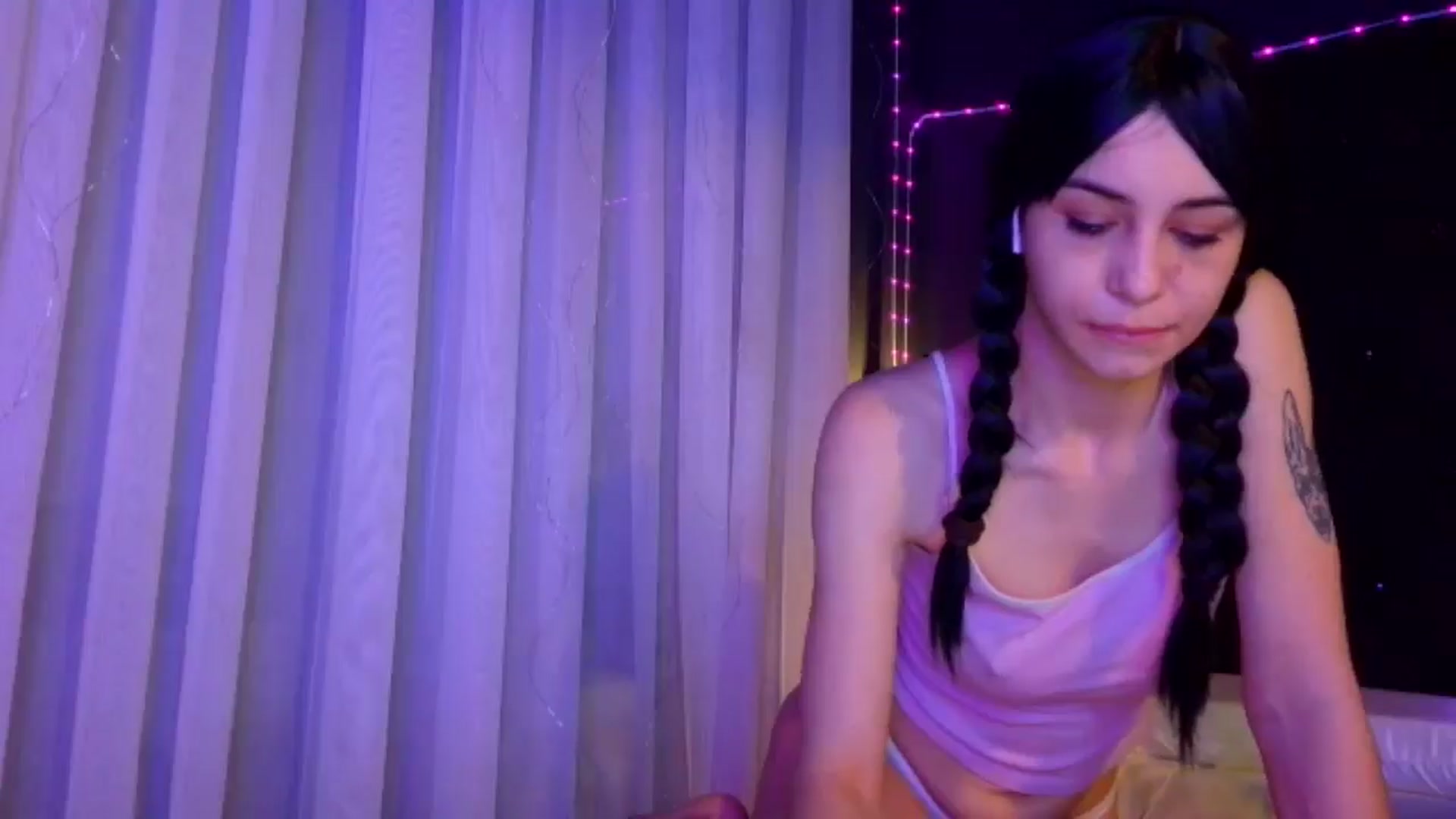 Gallery image thumbnail from LiliJane's myfreecams stream on, 12/15/2025, 13:53 image 9 of 20