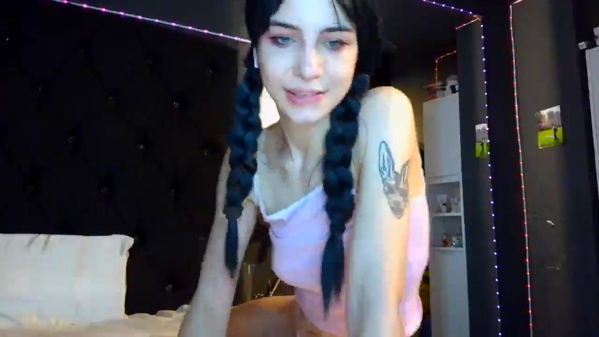 Gallery image thumbnail from LiliJane's myfreecams stream on, 12/16/2025, 18:23 image 19 of 20