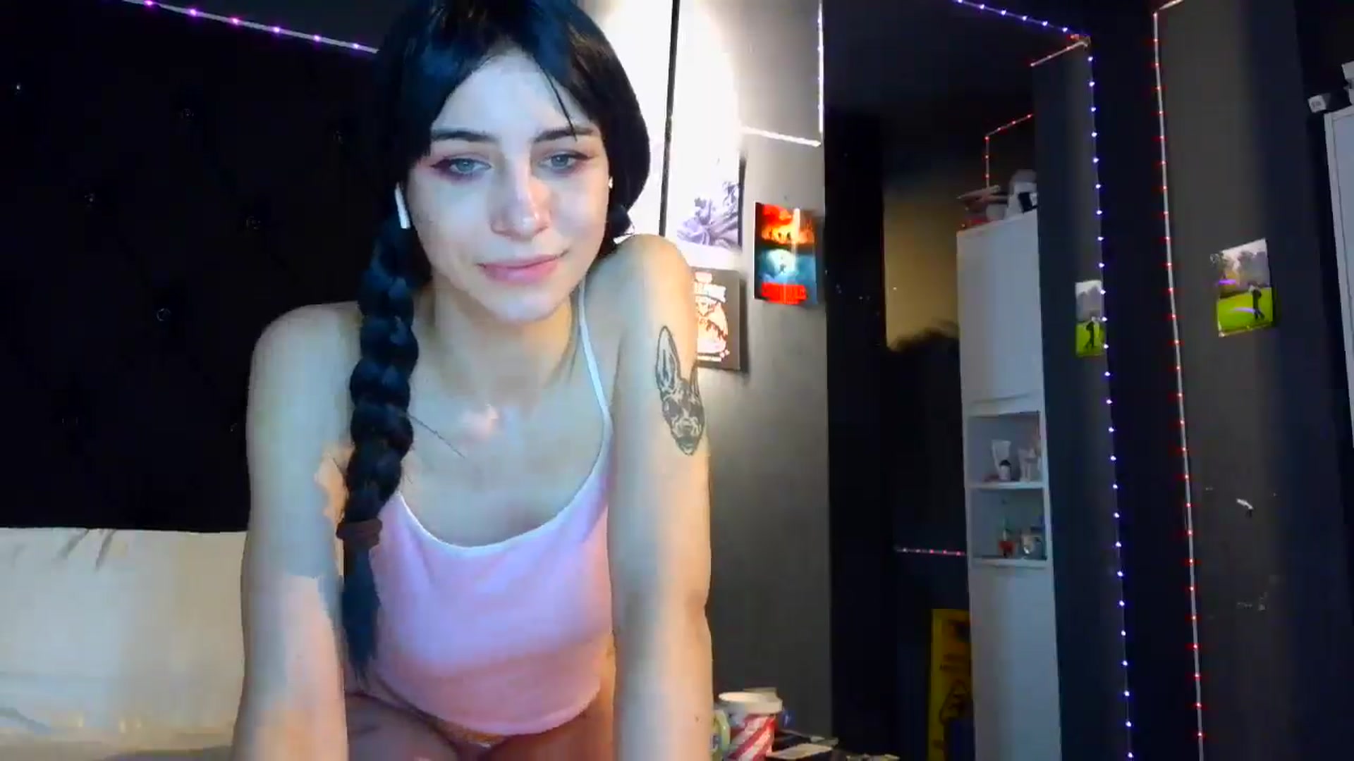 Gallery image thumbnail from LiliJane's myfreecams stream on, 12/16/2025, 18:23 image 5 of 20