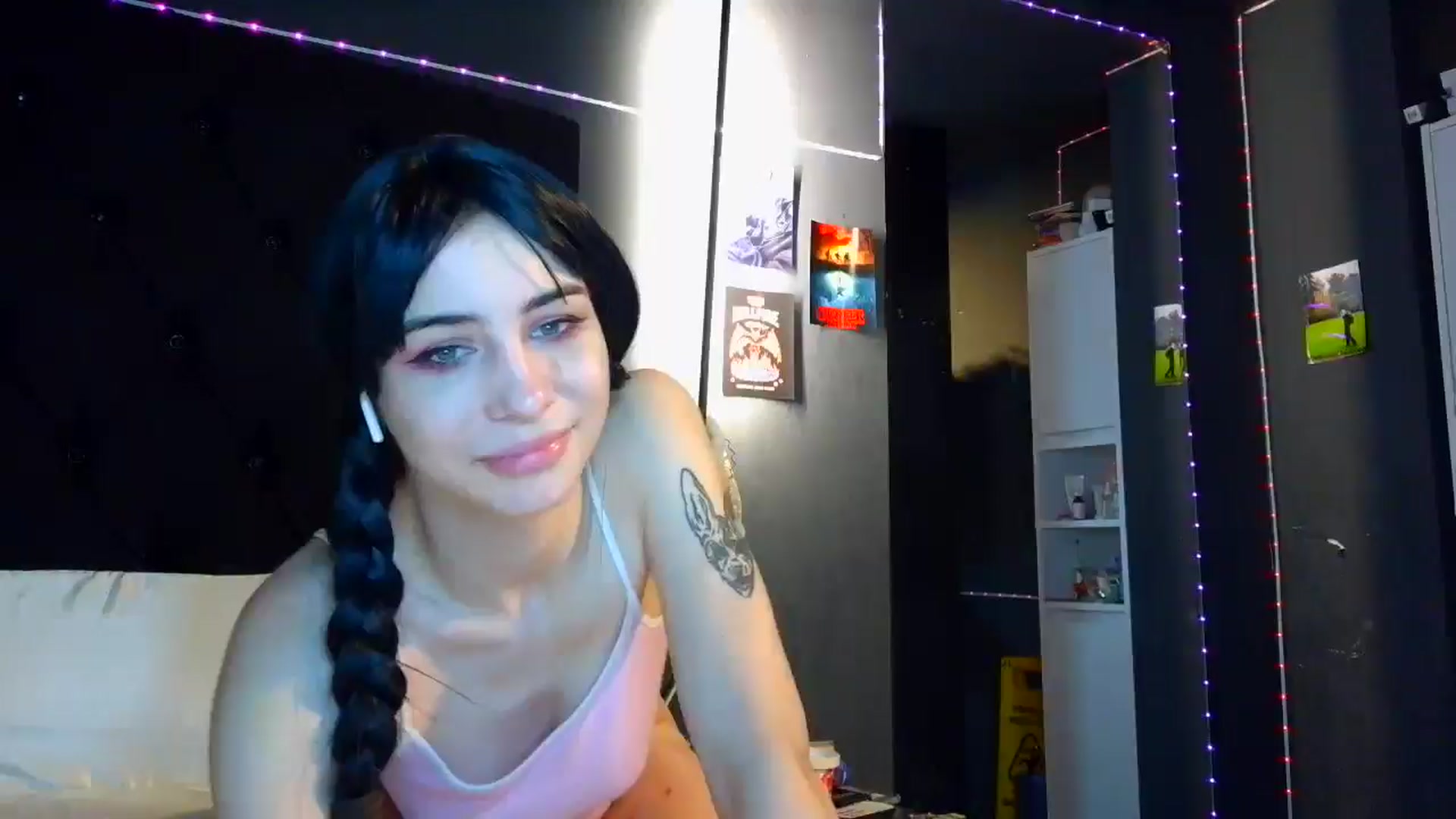 Gallery image thumbnail from LiliJane's myfreecams stream on, 12/16/2025, 18:23 image 6 of 20