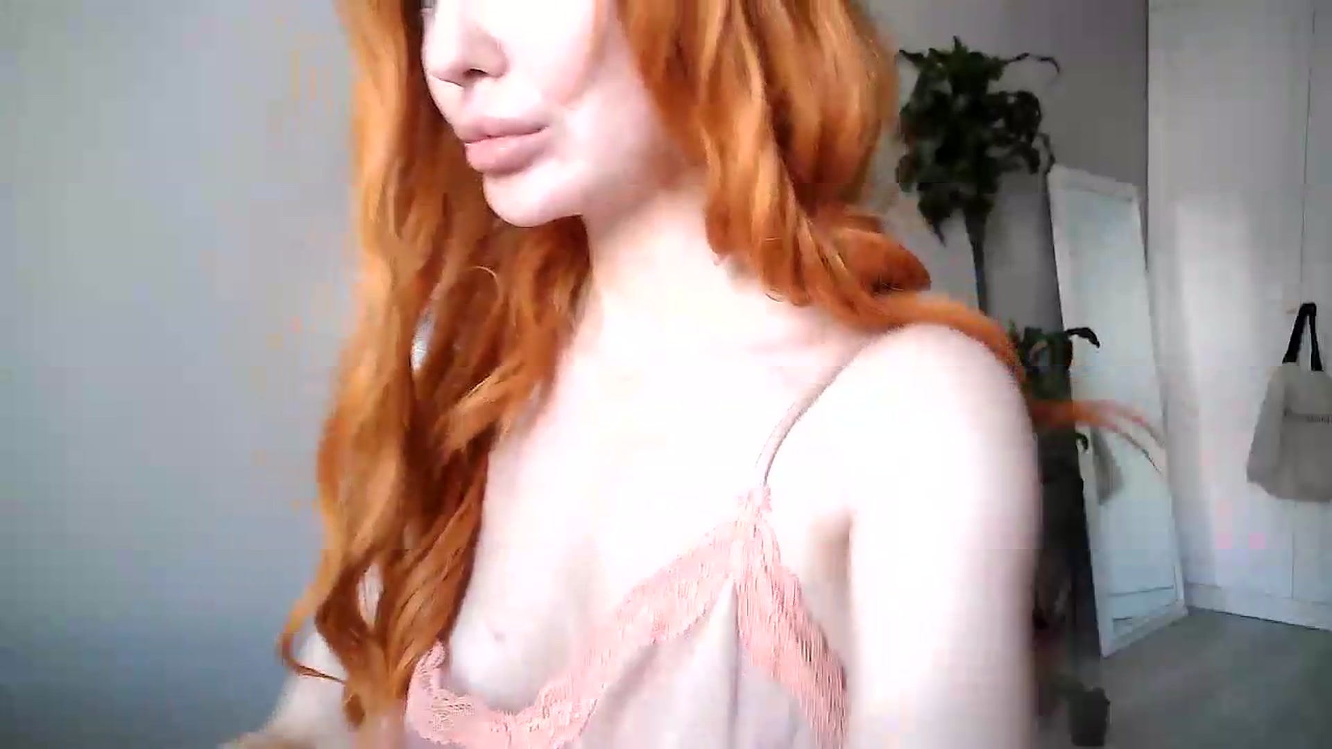 Gallery image thumbnail from LiliRed's myfreecams stream on, 09/10/2026, 09:47 image 4 of 20