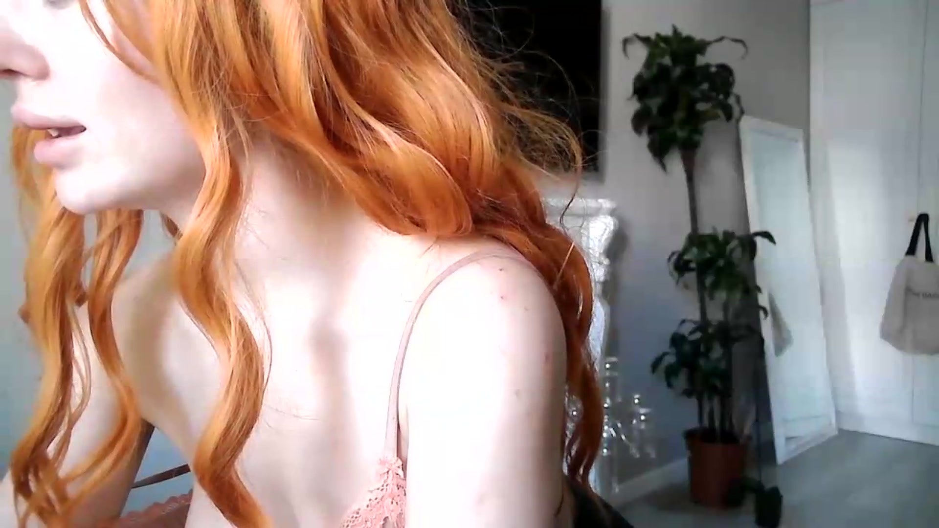 Gallery image thumbnail from LiliRed's myfreecams stream on, 09/10/2026, 09:47 image 6 of 20