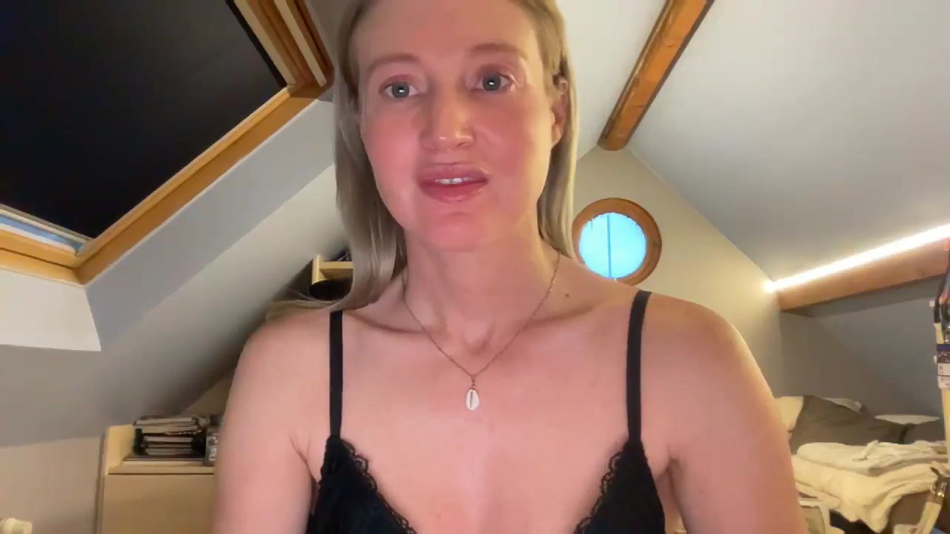 Gallery image thumbnail from Lili_blue1's myfreecams stream on, 01/21/2026, 16:58 image 13 of 20