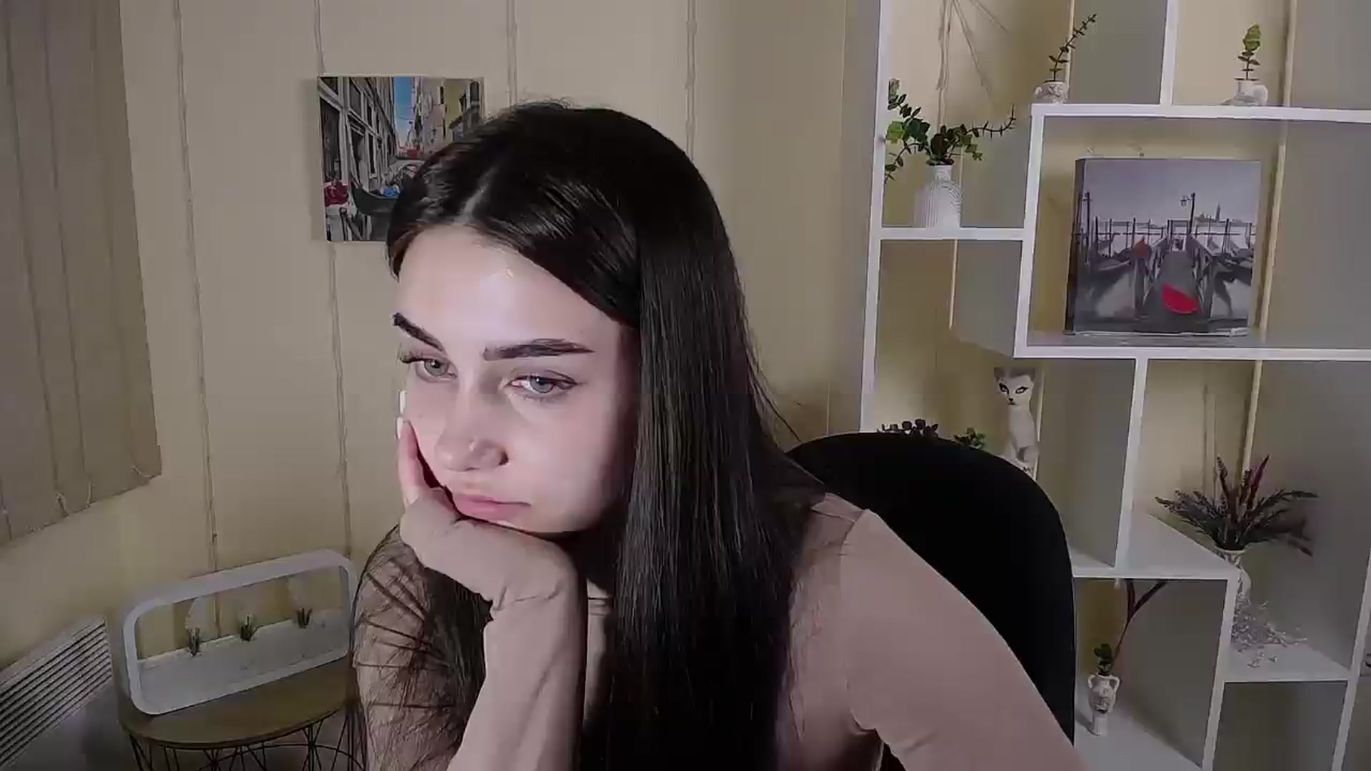 Gallery image thumbnail from Lili_magic_'s myfreecams stream on, 08/05/2025, 12:43 image 4 of 20
