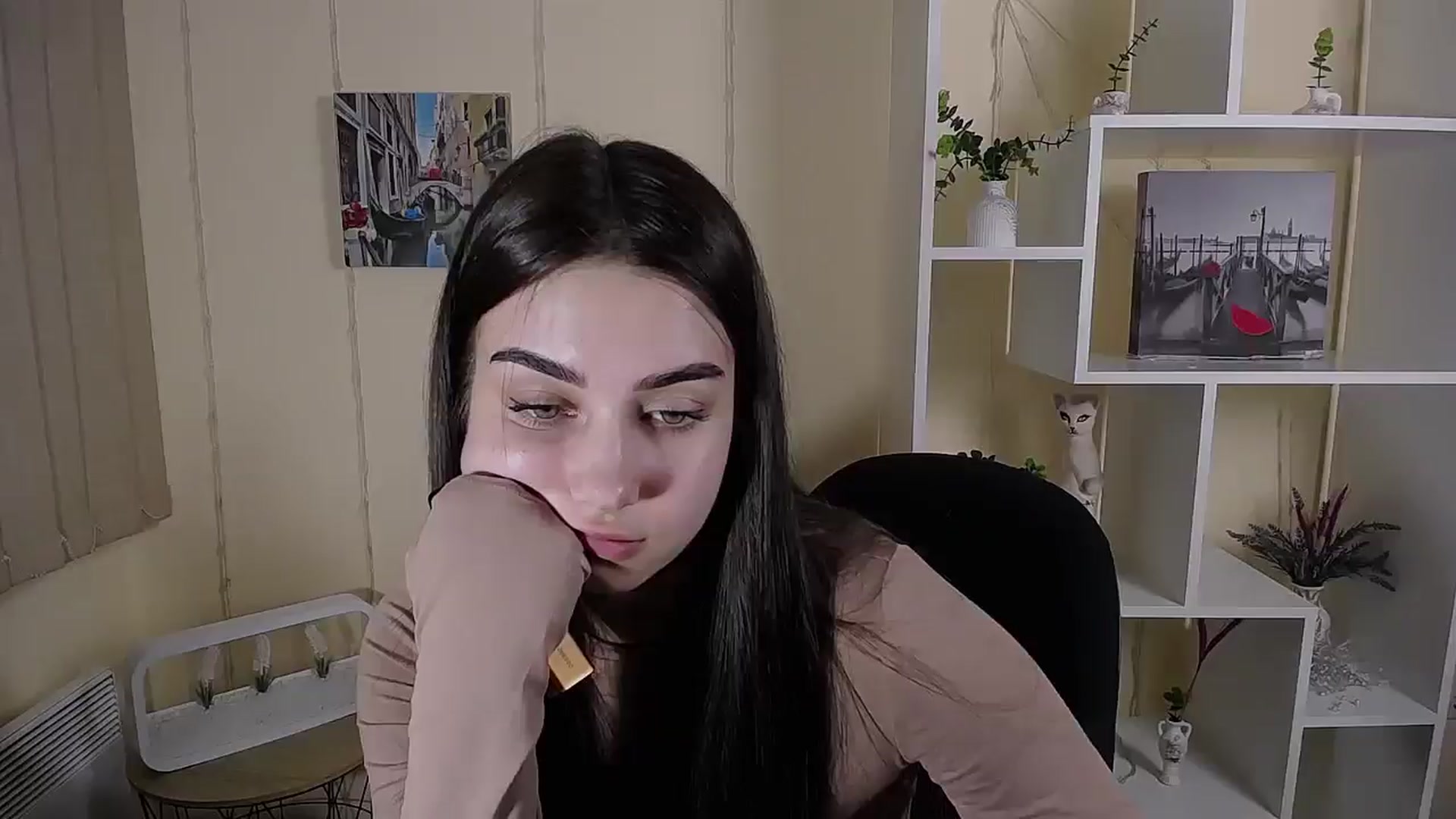 Gallery image thumbnail from Lili_magic_'s myfreecams stream on, 08/05/2025, 12:43 image 17 of 20
