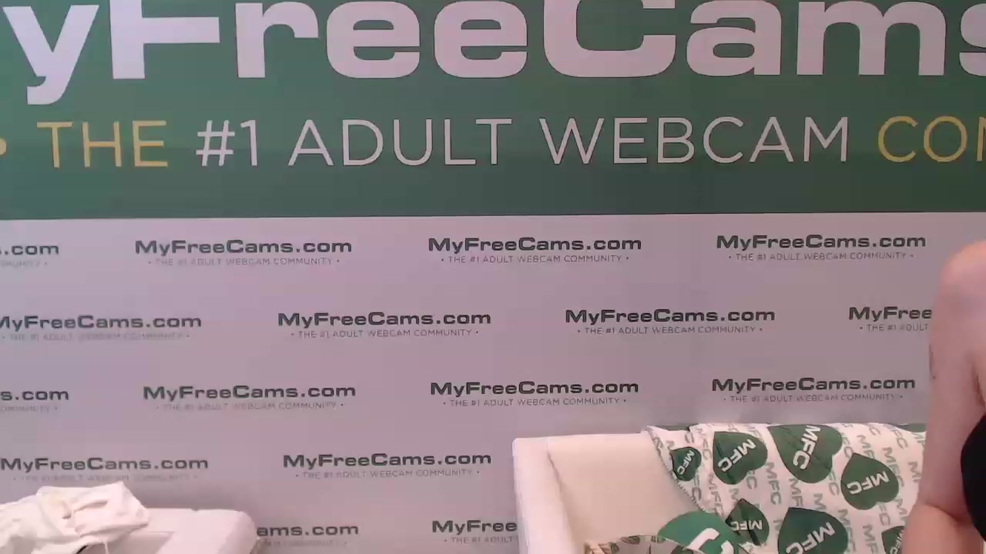Gallery image thumbnail from Lilianstone's myfreecams stream on, 01/08/2023, 24:02 image 19 of 20