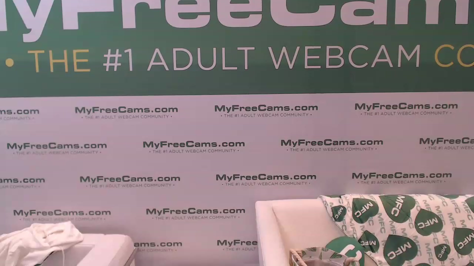 Gallery image thumbnail from Lilianstone's myfreecams stream on, 01/08/2023, 24:02 image 15 of 20