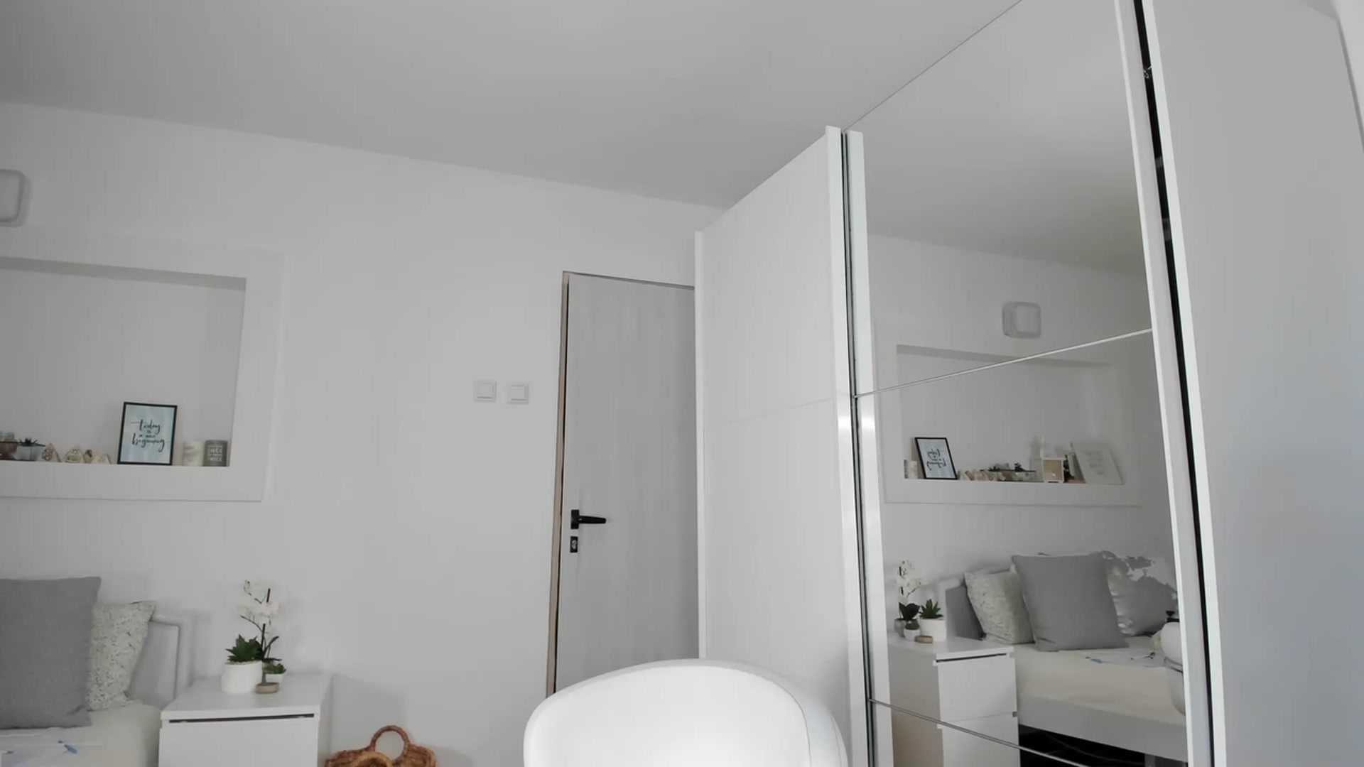 Gallery image thumbnail from Lilie's myfreecams stream on, 06/26/2023, 19:07 image 17 of 20