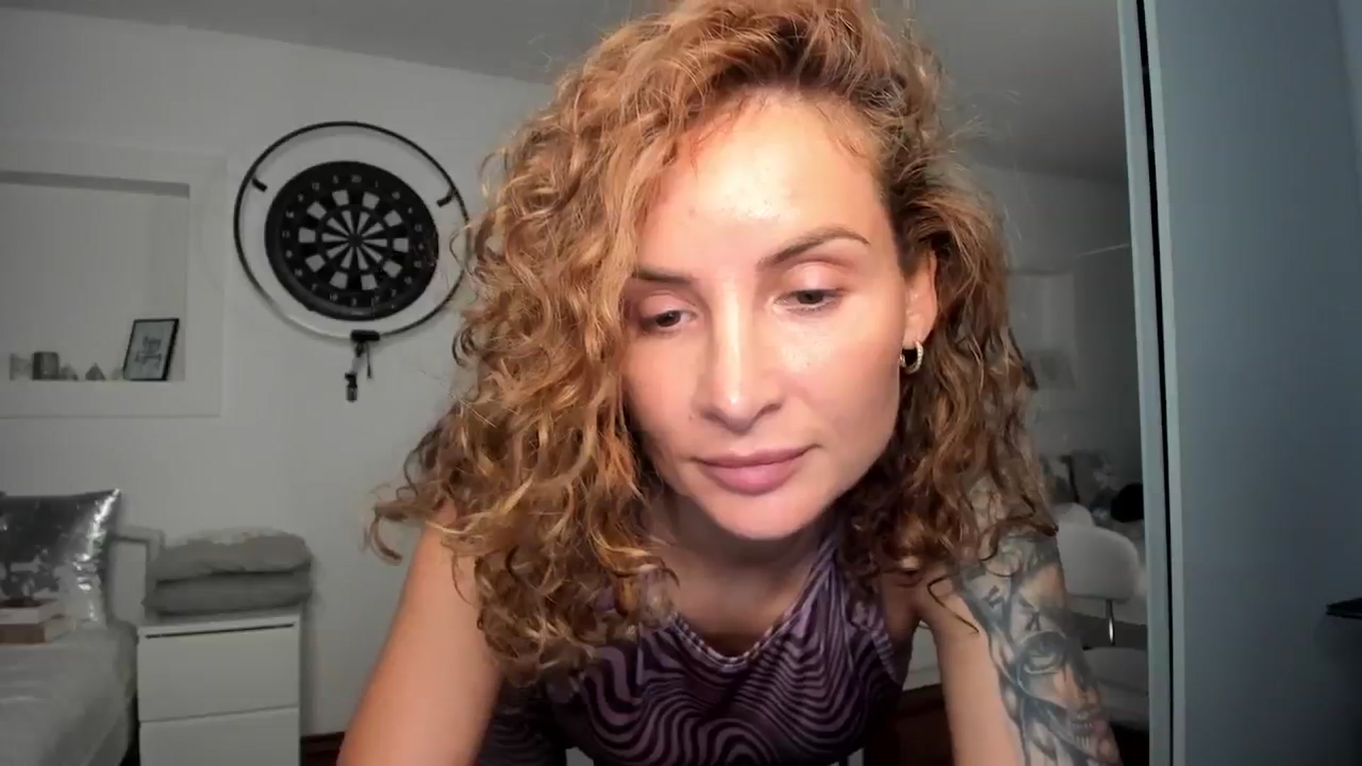 Gallery image thumbnail from Lilie's myfreecams stream on, 04/22/2024, 17:39 image 8 of 20