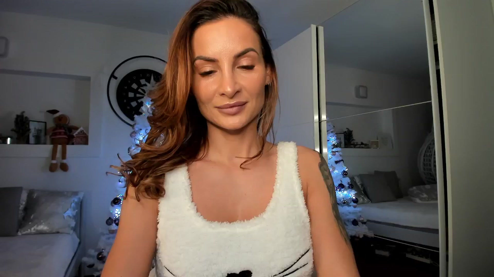 Gallery image thumbnail from Lilie's myfreecams stream on, 12/17/2024, 18:55 image 10 of 20