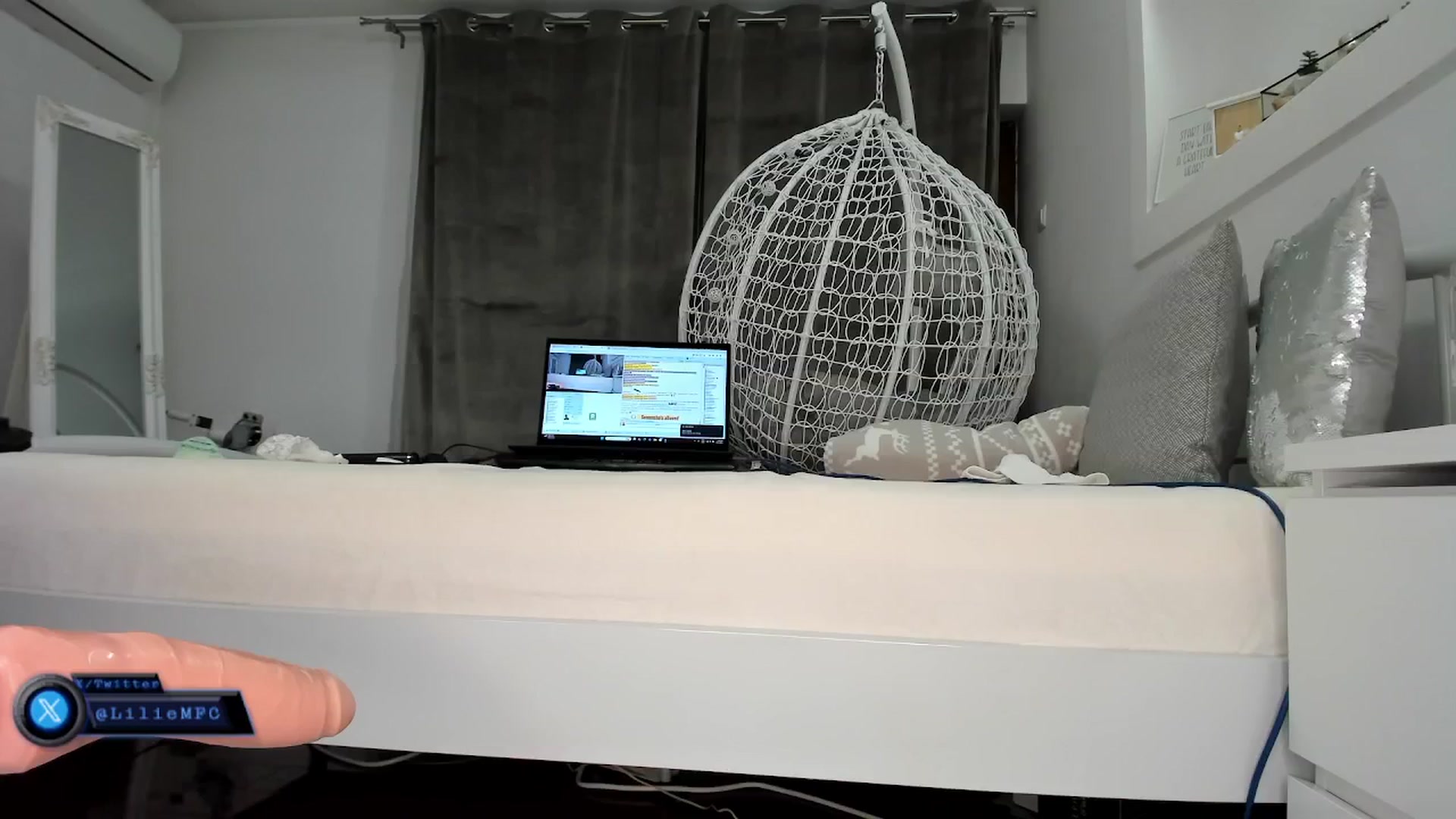 Gallery image thumbnail from Lilie's myfreecams stream on, 01/24/2025, 19:23 image 15 of 20