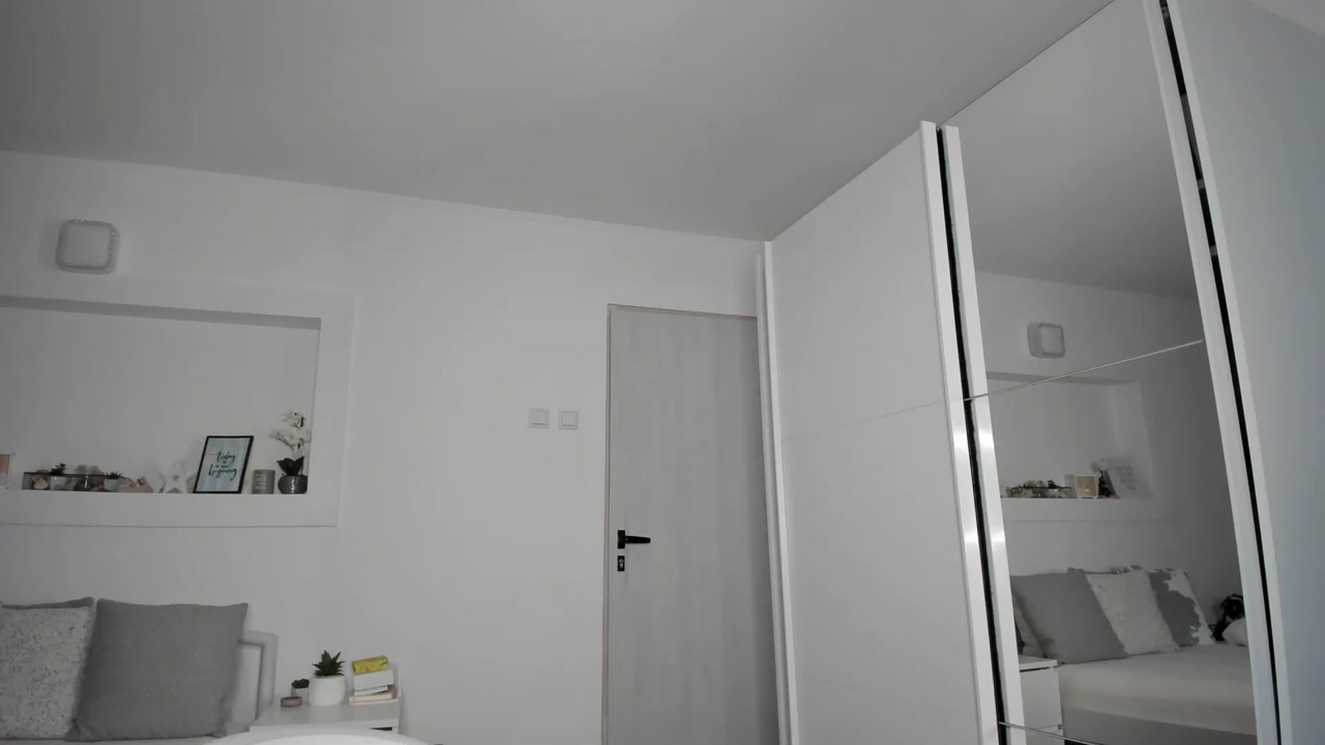 Gallery image thumbnail from LilieBirthday's myfreecams stream on, 05/04/2023, 21:21 image 13 of 20