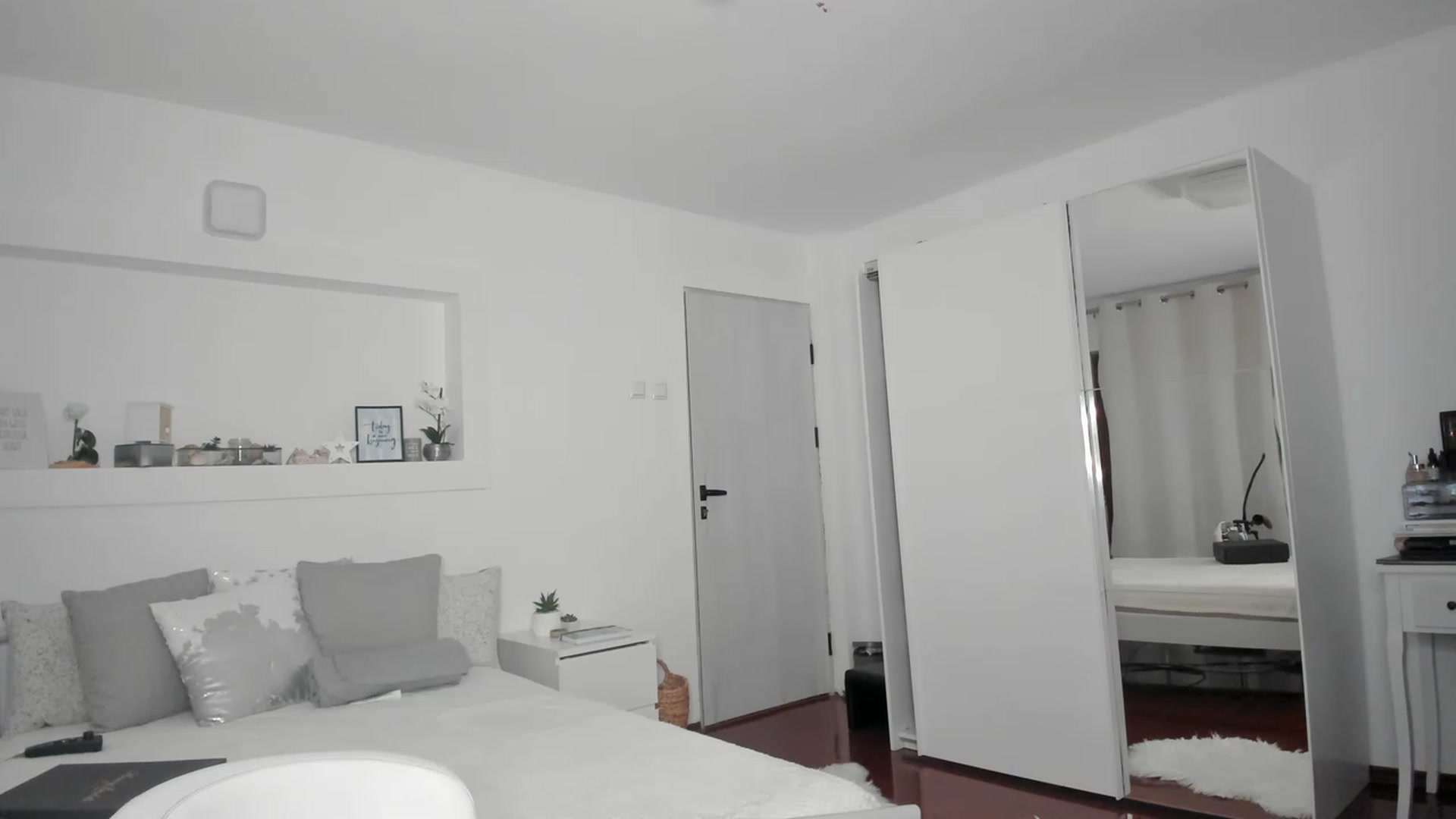 Gallery image thumbnail from Lilie_'s myfreecams stream on, 01/03/2023, 19:05 image 5 of 20