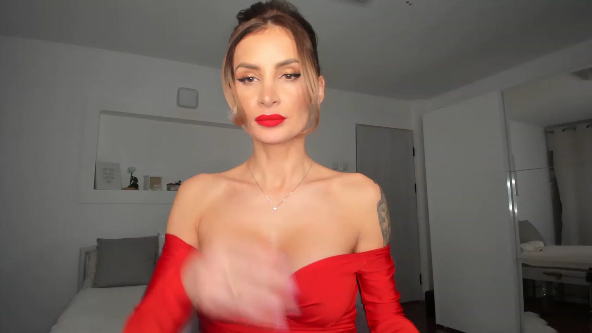Gallery image thumbnail from Lilie_'s myfreecams stream on, 02/04/2023, 19:17 image 6 of 20