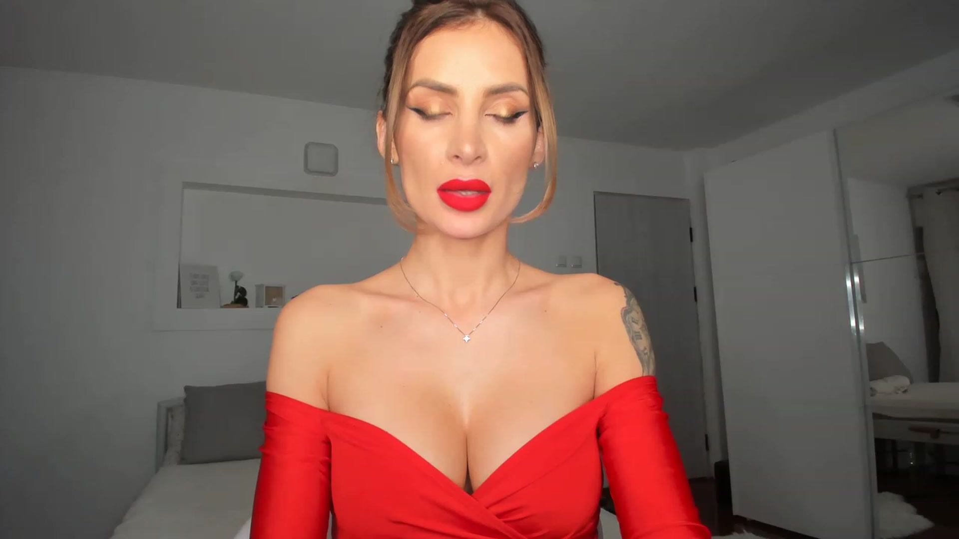 Gallery image thumbnail from Lilie_'s myfreecams stream on, 02/04/2023, 19:17 image 15 of 20