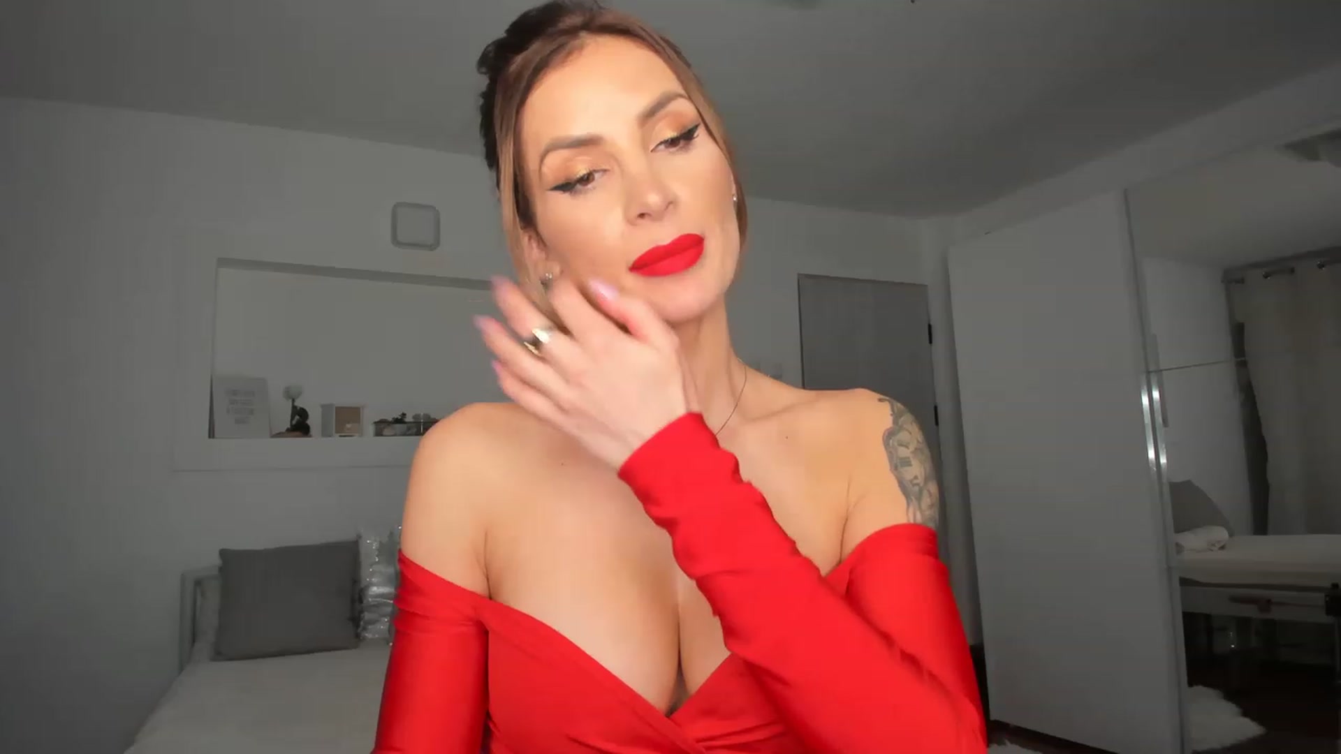Gallery image thumbnail from Lilie_'s myfreecams stream on, 02/04/2023, 19:17 image 5 of 20