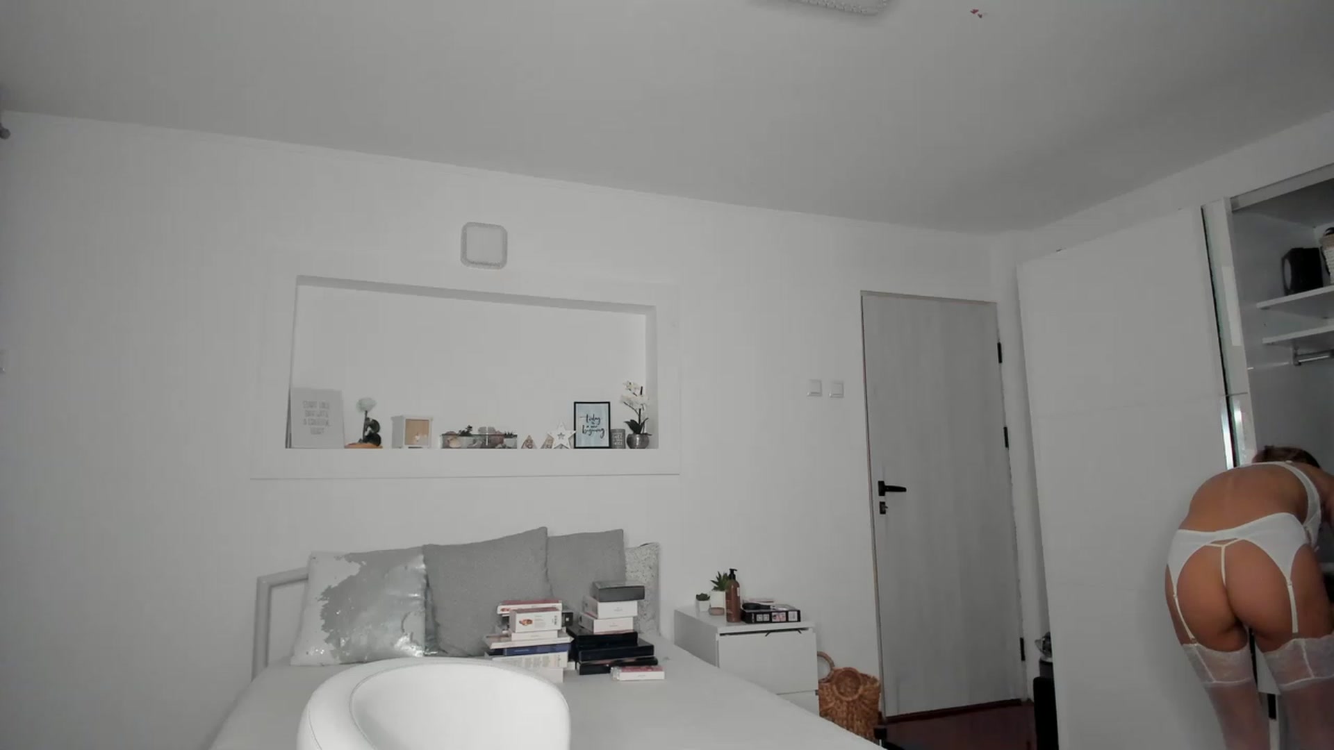 Gallery image thumbnail from Lilie_'s myfreecams stream on, 02/27/2023, 19:12 image 8 of 20