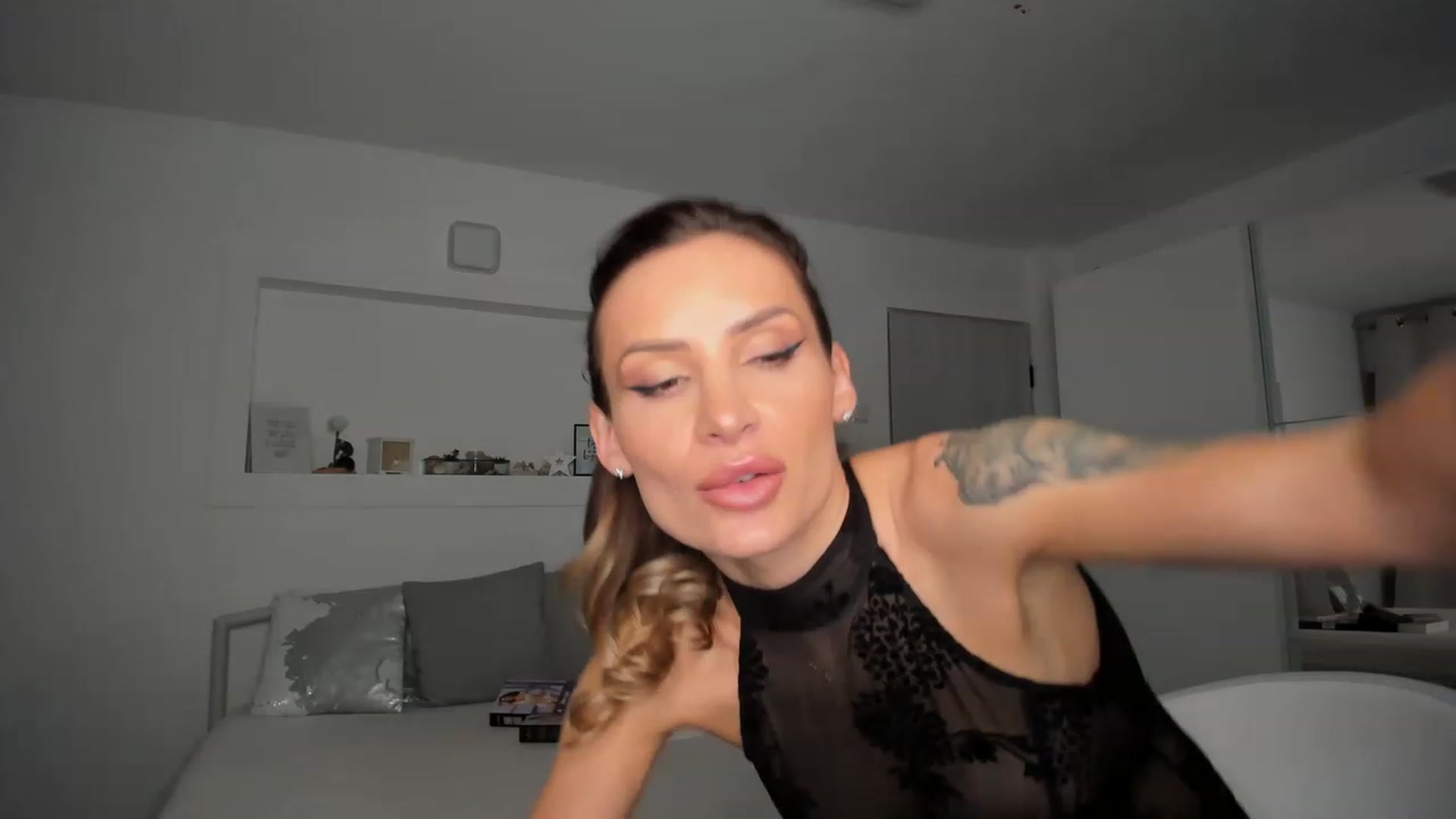 Gallery image thumbnail from Lilie_'s myfreecams stream on, 03/05/2023, 17:31 image 7 of 20