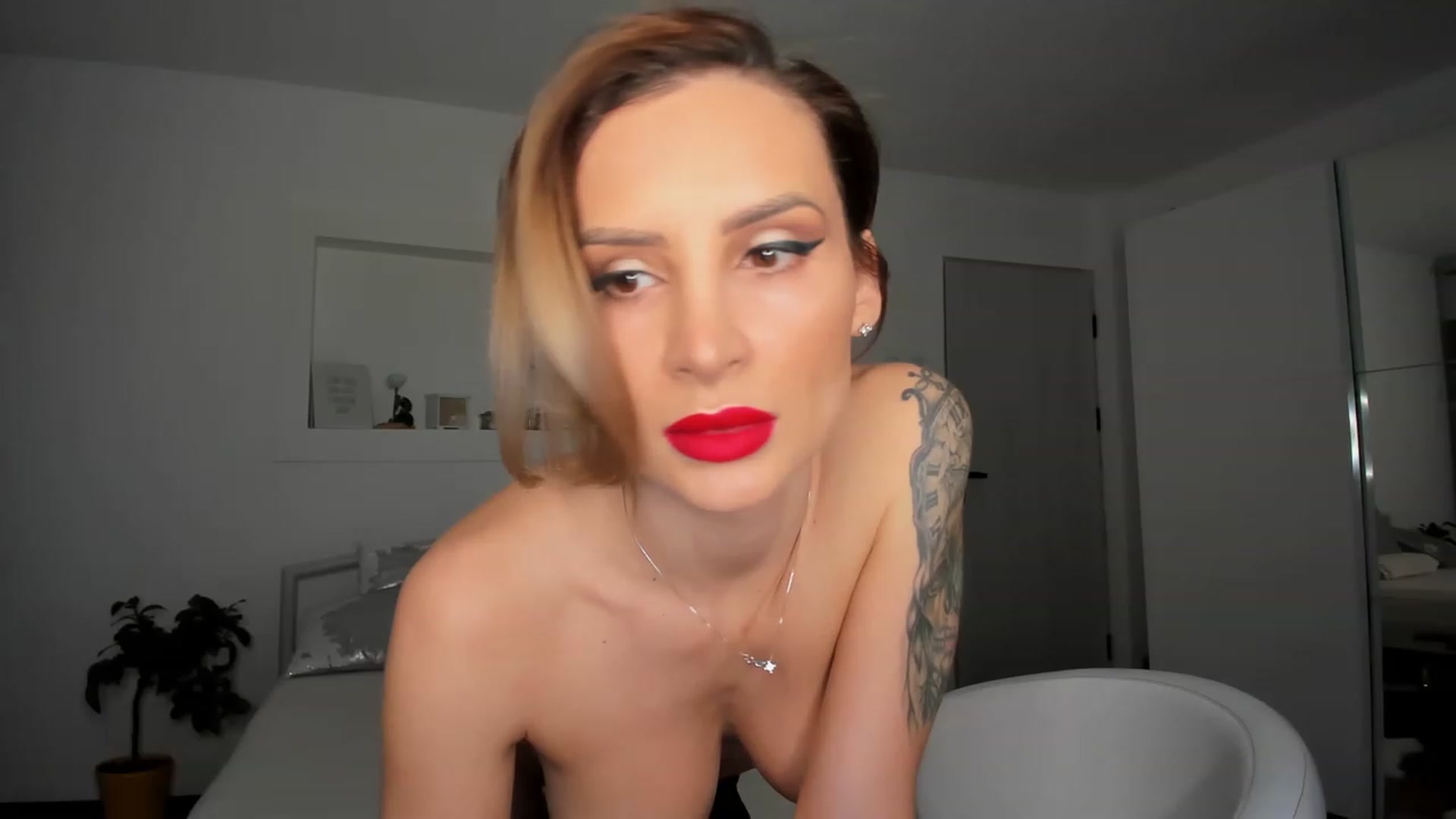 Gallery image thumbnail from Lilie_'s myfreecams stream on, 03/12/2023, 19:04 image 20 of 20