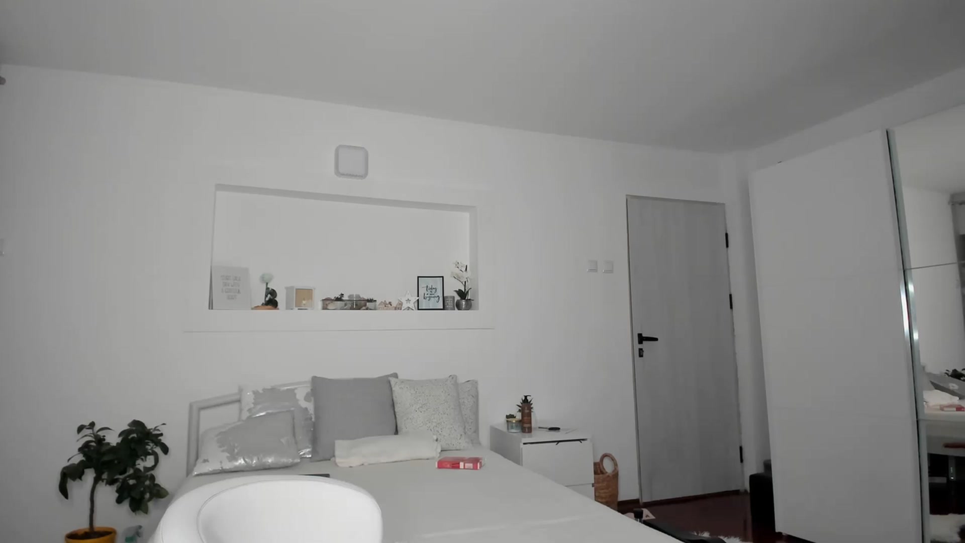 Gallery image thumbnail from Lilie_'s myfreecams stream on, 03/13/2023, 19:09 image 10 of 20