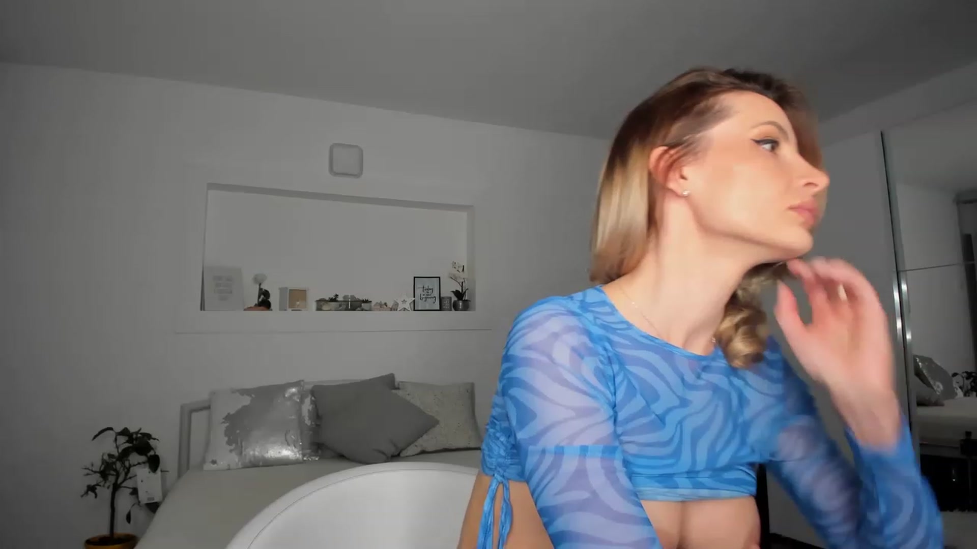 Gallery image thumbnail from Lilie_'s myfreecams stream on, 03/24/2023, 19:08 image 15 of 20