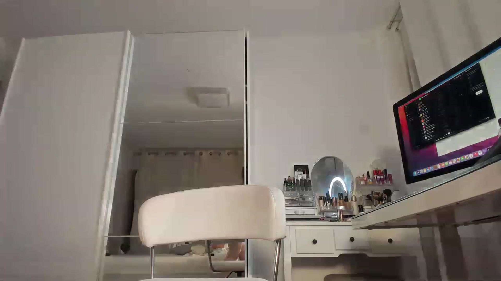 Gallery image thumbnail from Lilie_'s myfreecams stream on, 04/14/2023, 17:54 image 18 of 20