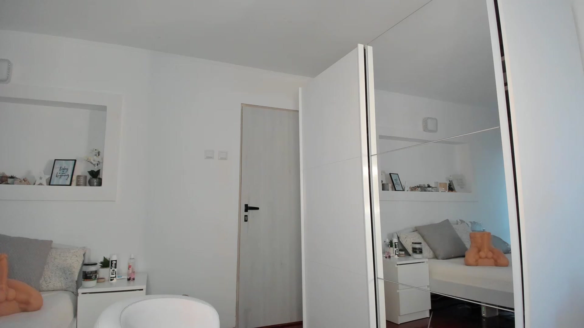 Gallery image thumbnail from Lilie_'s myfreecams stream on, 04/21/2023, 17:26 image 9 of 20