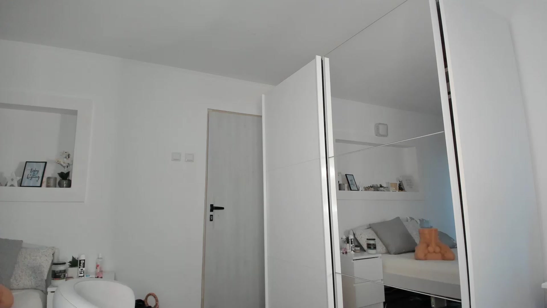 Gallery image thumbnail from Lilie_'s myfreecams stream on, 04/21/2023, 17:26 image 15 of 20