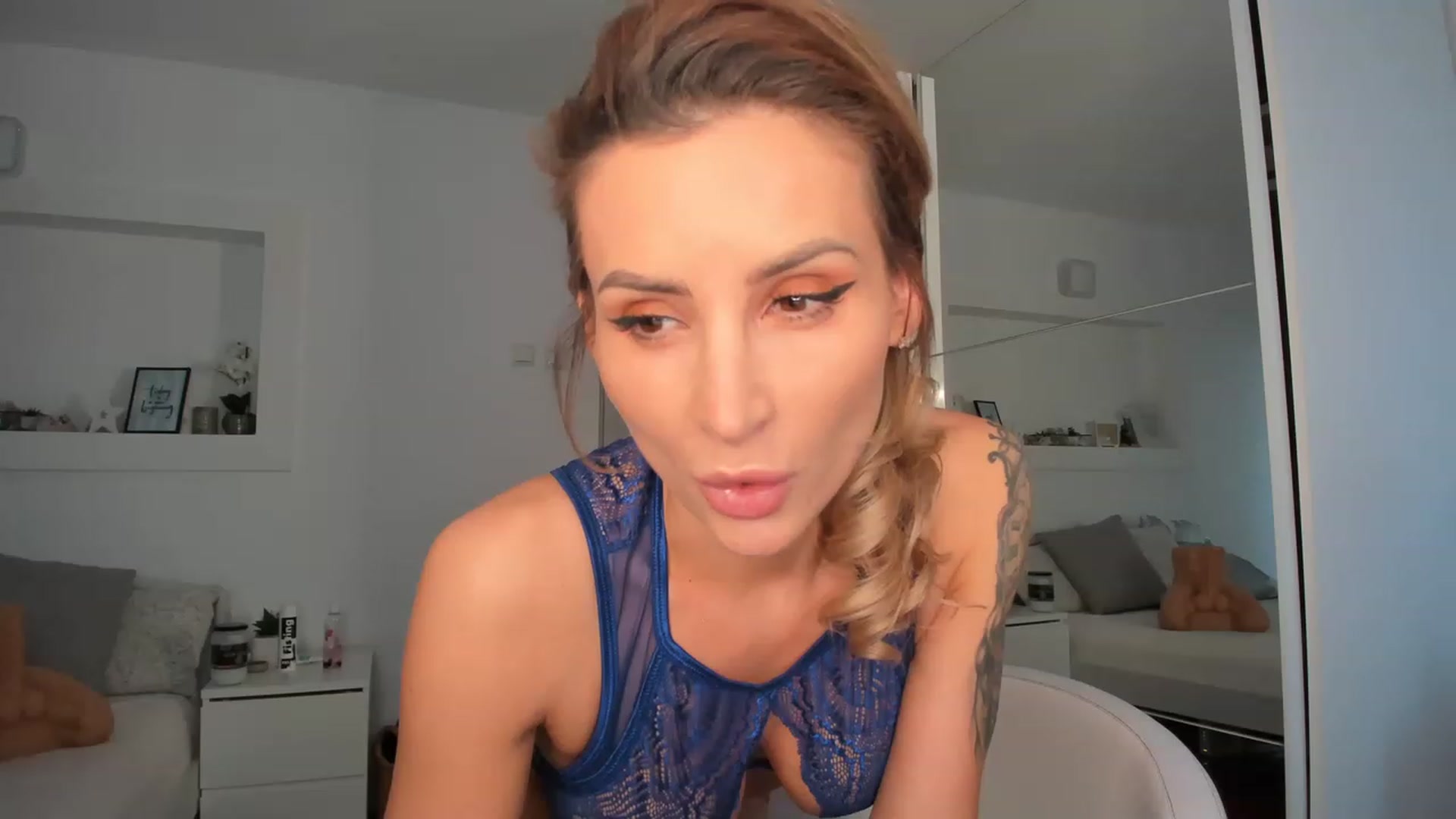 Gallery image thumbnail from Lilie_'s myfreecams stream on, 04/21/2023, 17:26 image 6 of 20