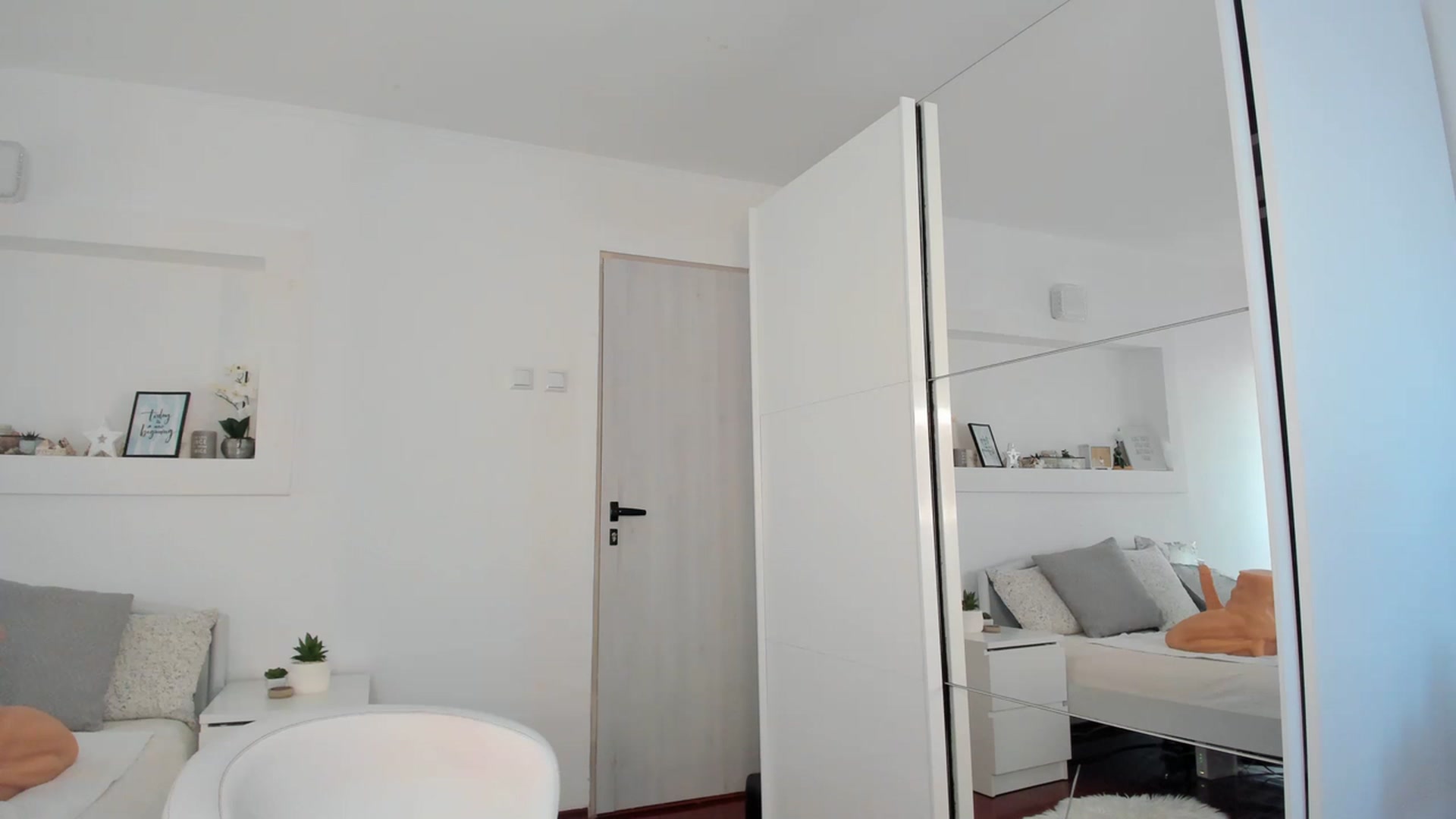 Gallery image thumbnail from Lilie_'s myfreecams stream on, 04/22/2023, 16:44 image 7 of 20