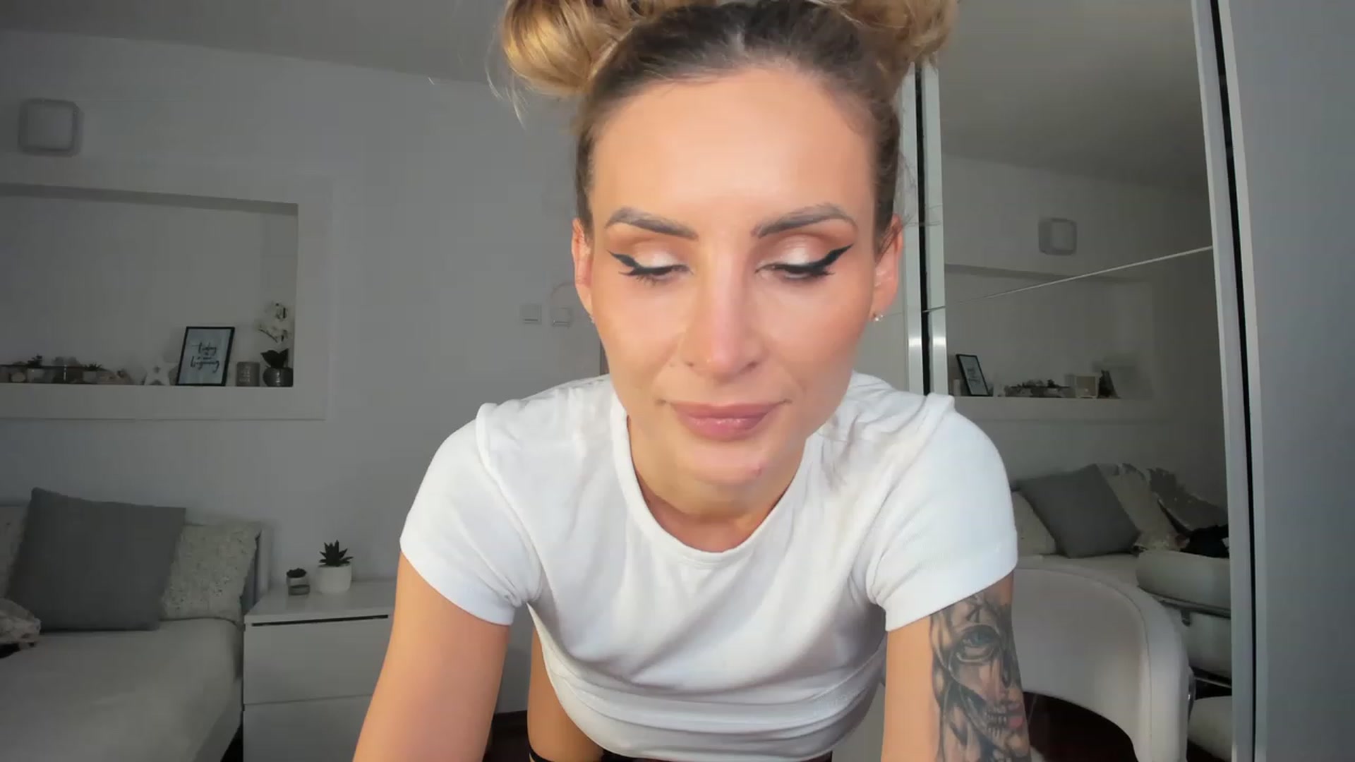 Gallery image thumbnail from Lilie_'s myfreecams stream on, 04/25/2023, 19:13 image 10 of 20