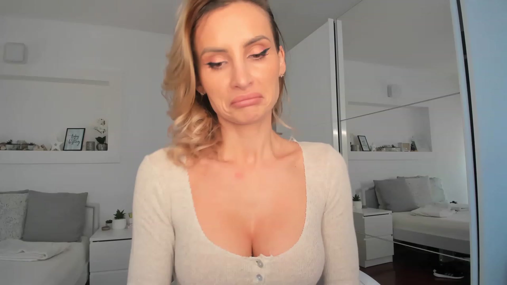 Gallery image thumbnail from Lilie_'s myfreecams stream on, 04/28/2023, 18:13 image 1 of 20