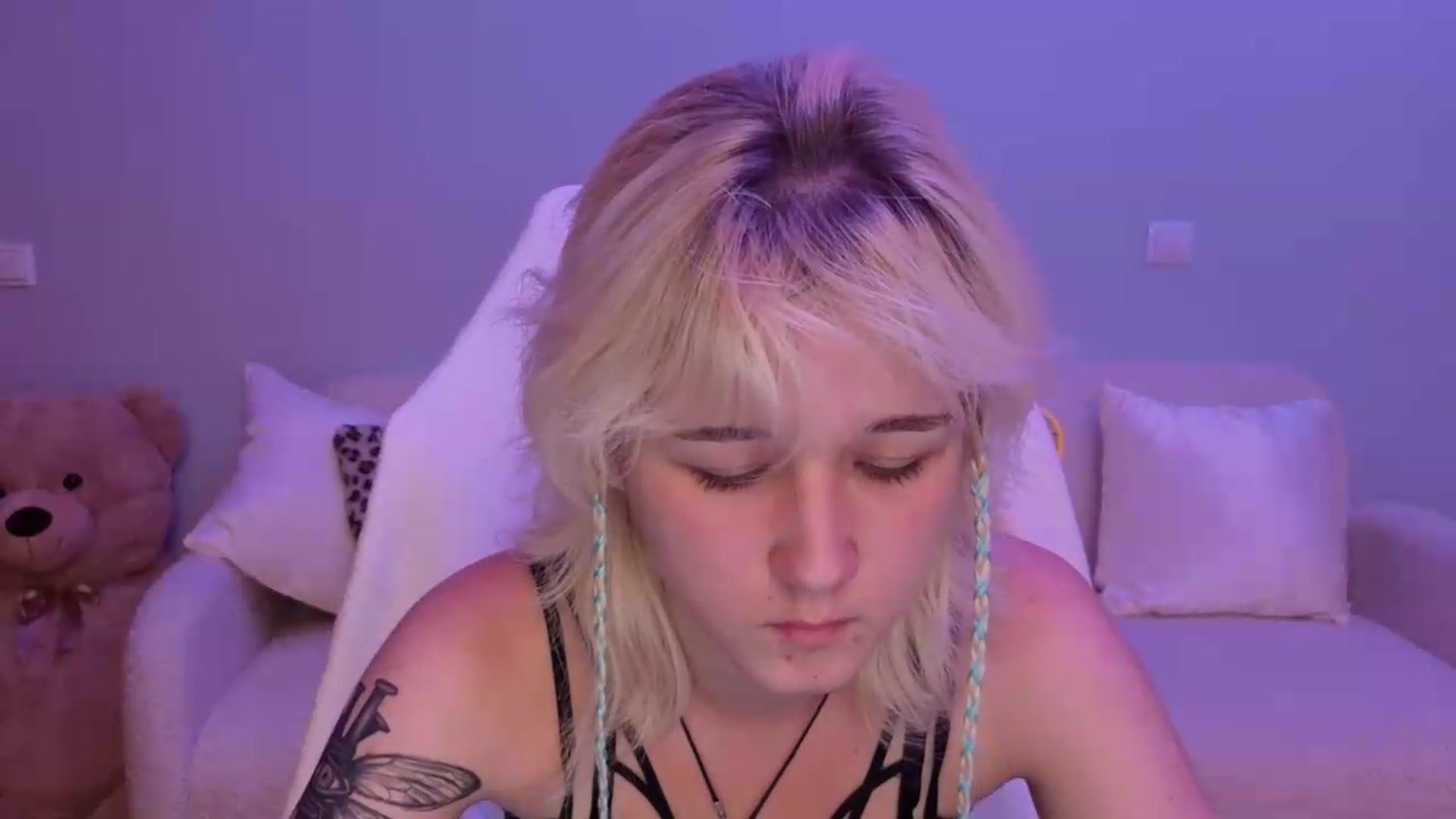 Gallery image thumbnail from Liliia's myfreecams stream on, 05/25/2026, 20:12 image 17 of 20