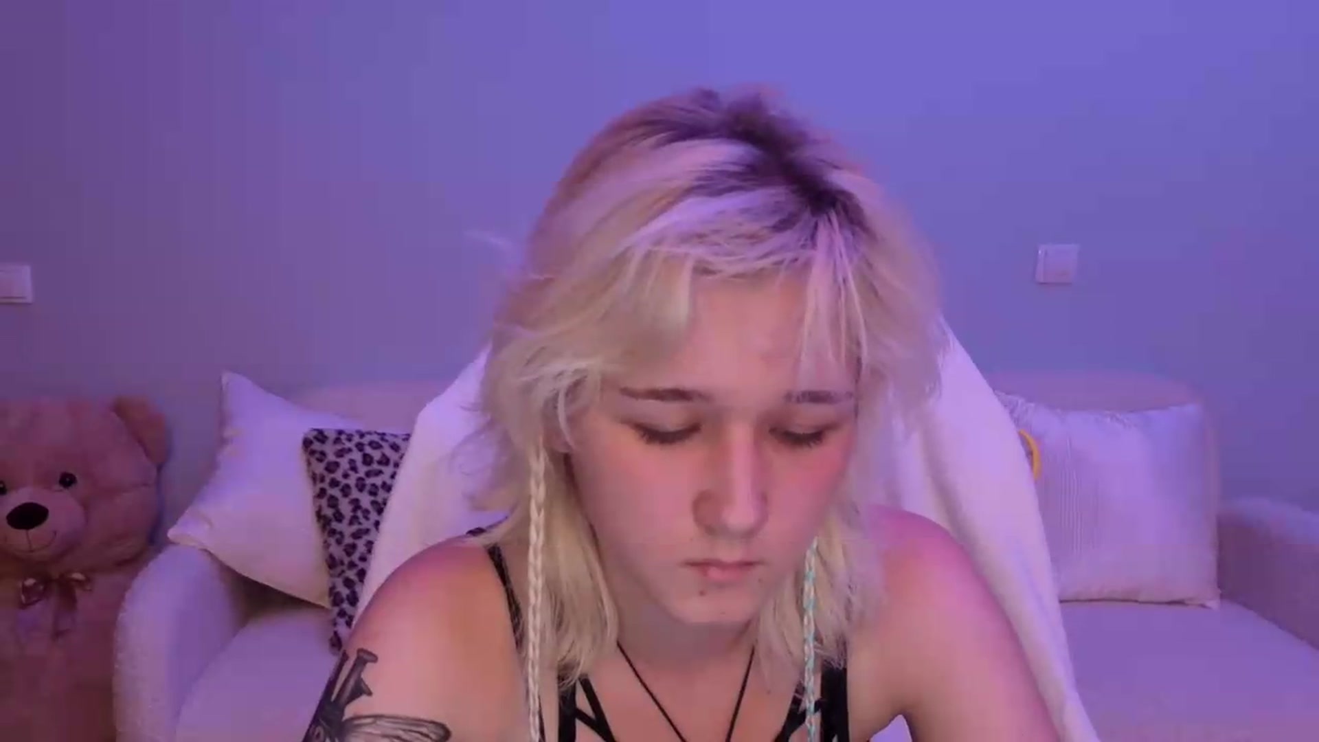 Gallery image thumbnail from Liliia's myfreecams stream on, 05/25/2026, 20:12 image 9 of 20