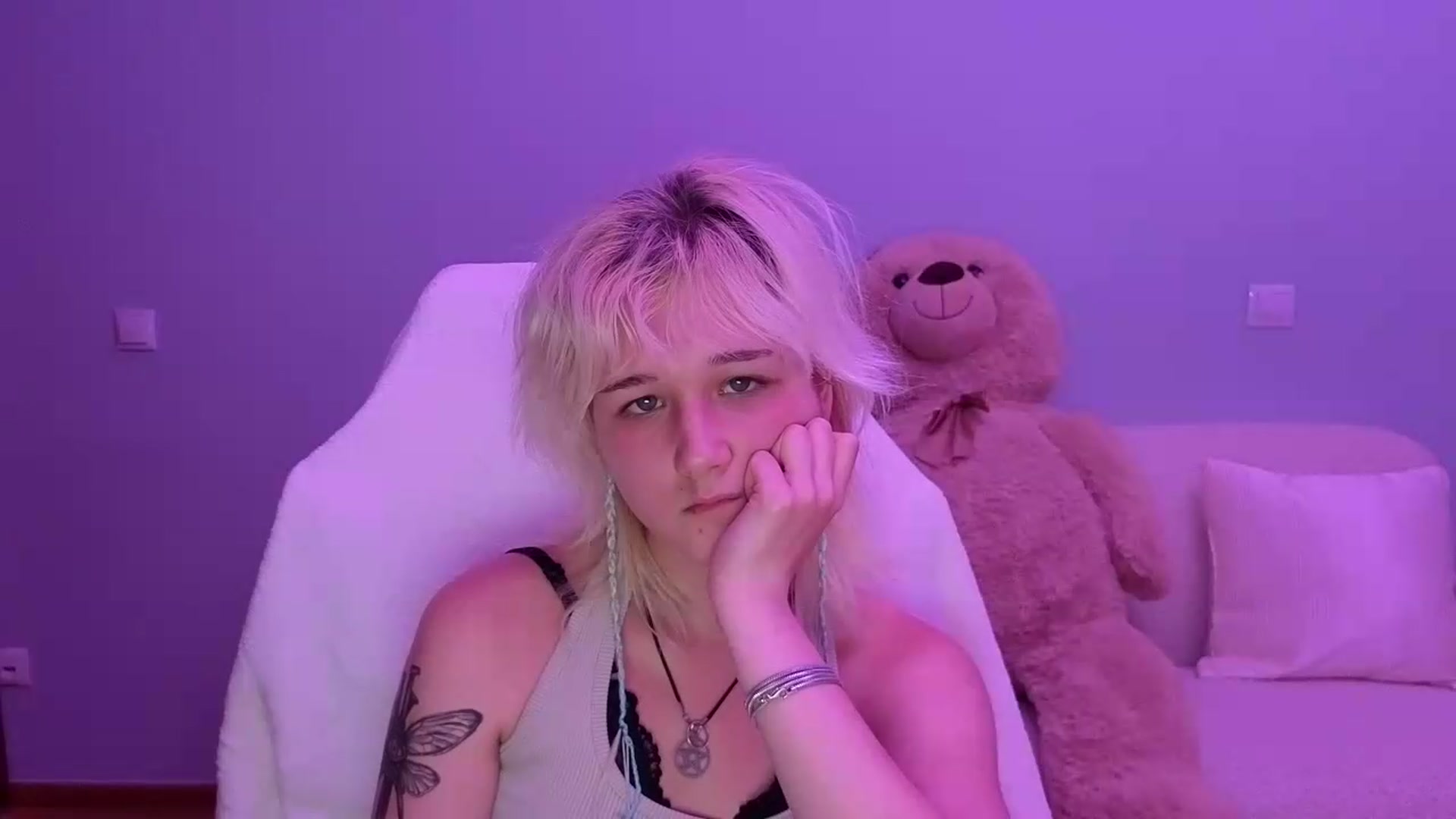 Gallery image thumbnail from Liliia's myfreecams stream on, 05/26/2026, 20:17 image 15 of 20
