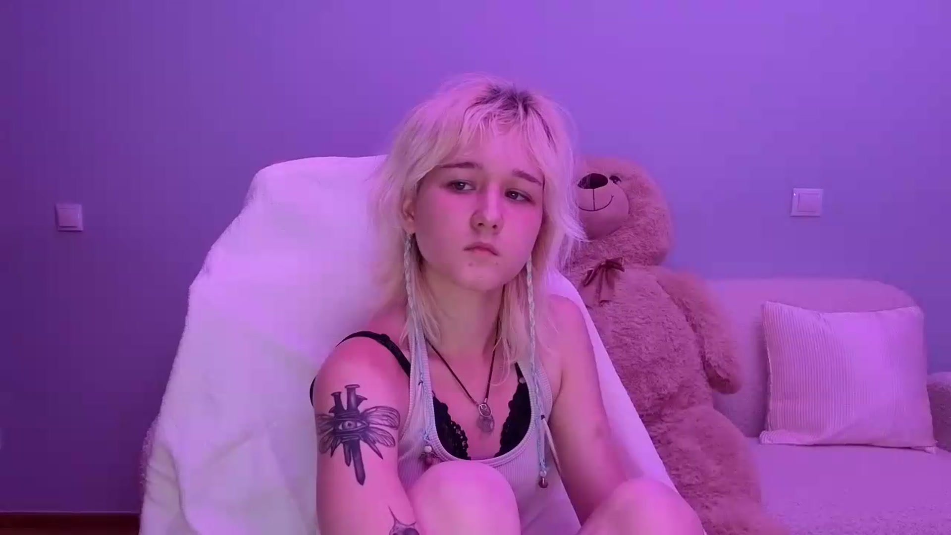 Gallery image thumbnail from Liliia's myfreecams stream on, 05/26/2026, 20:17 image 18 of 20