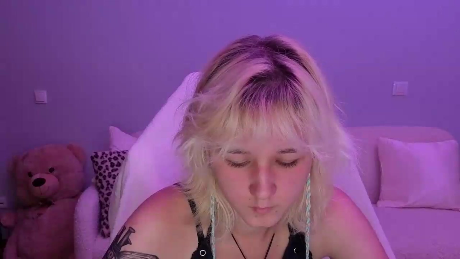 Gallery image thumbnail from Liliia's myfreecams stream on, 05/27/2026, 14:19 image 11 of 20